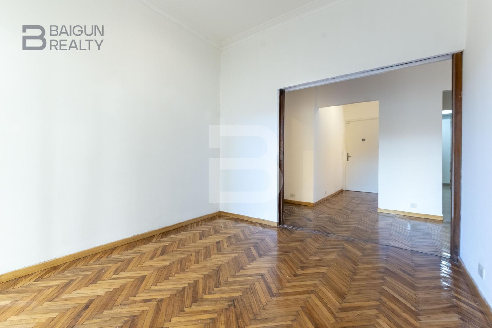 Foto de Venta Departamento de 4 ambientes con dependencia, patio y balcón, imagen 3