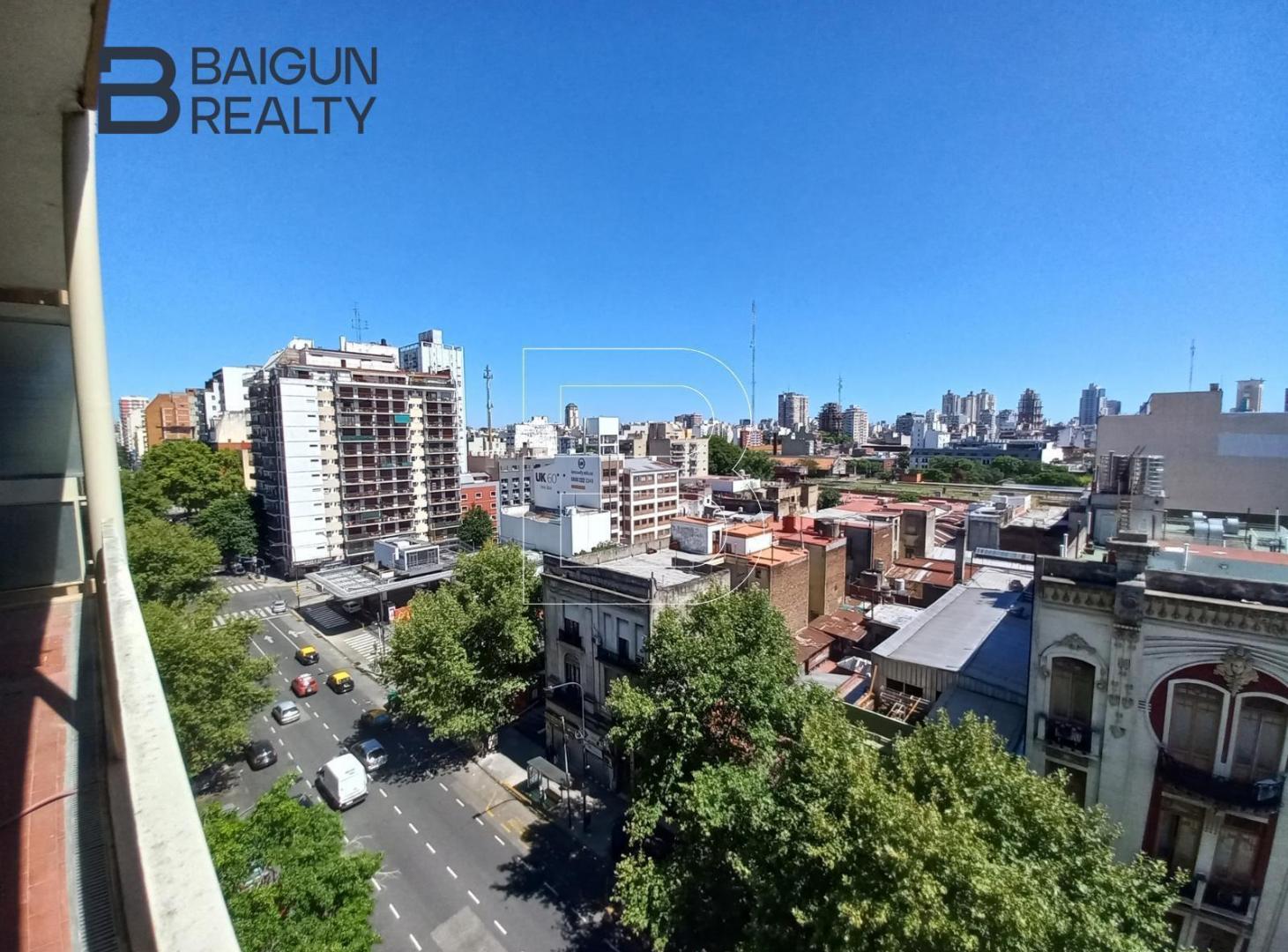 Semipiso de 4 Ambientes con Balcón y Patio A RECICLAR ¡OPORTUNIDAD!