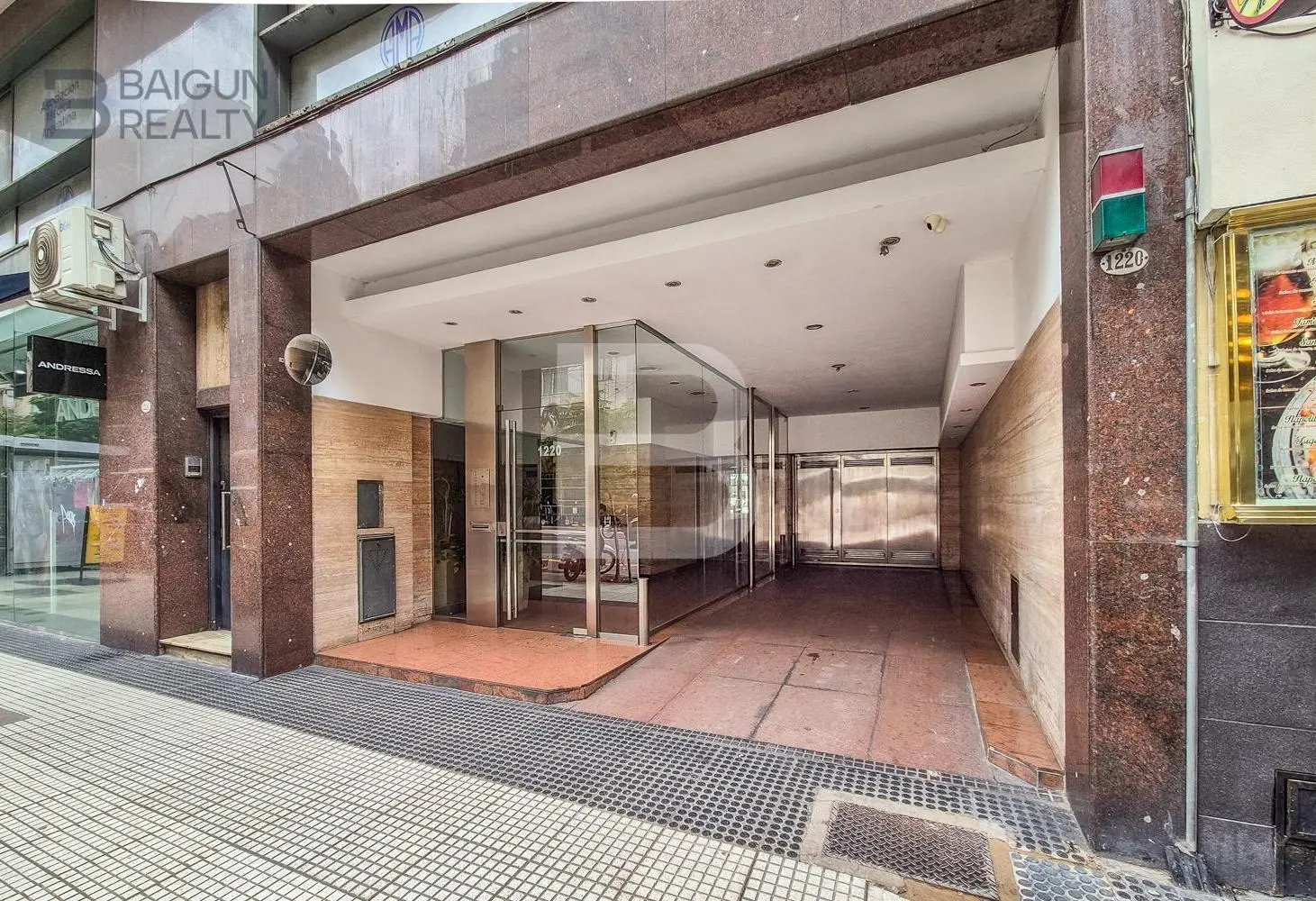 Piso de 5 ambientes con dependencia en venta en Recoleta 4