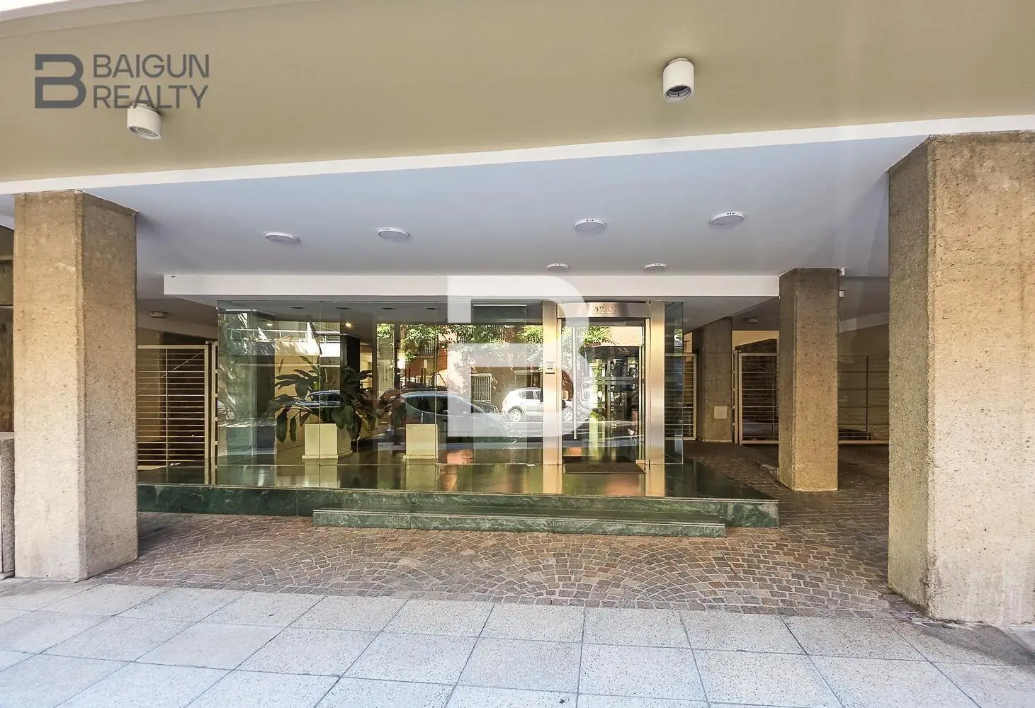 Departamento de 3 ambientes con cochera fija en venta en Recoleta 4