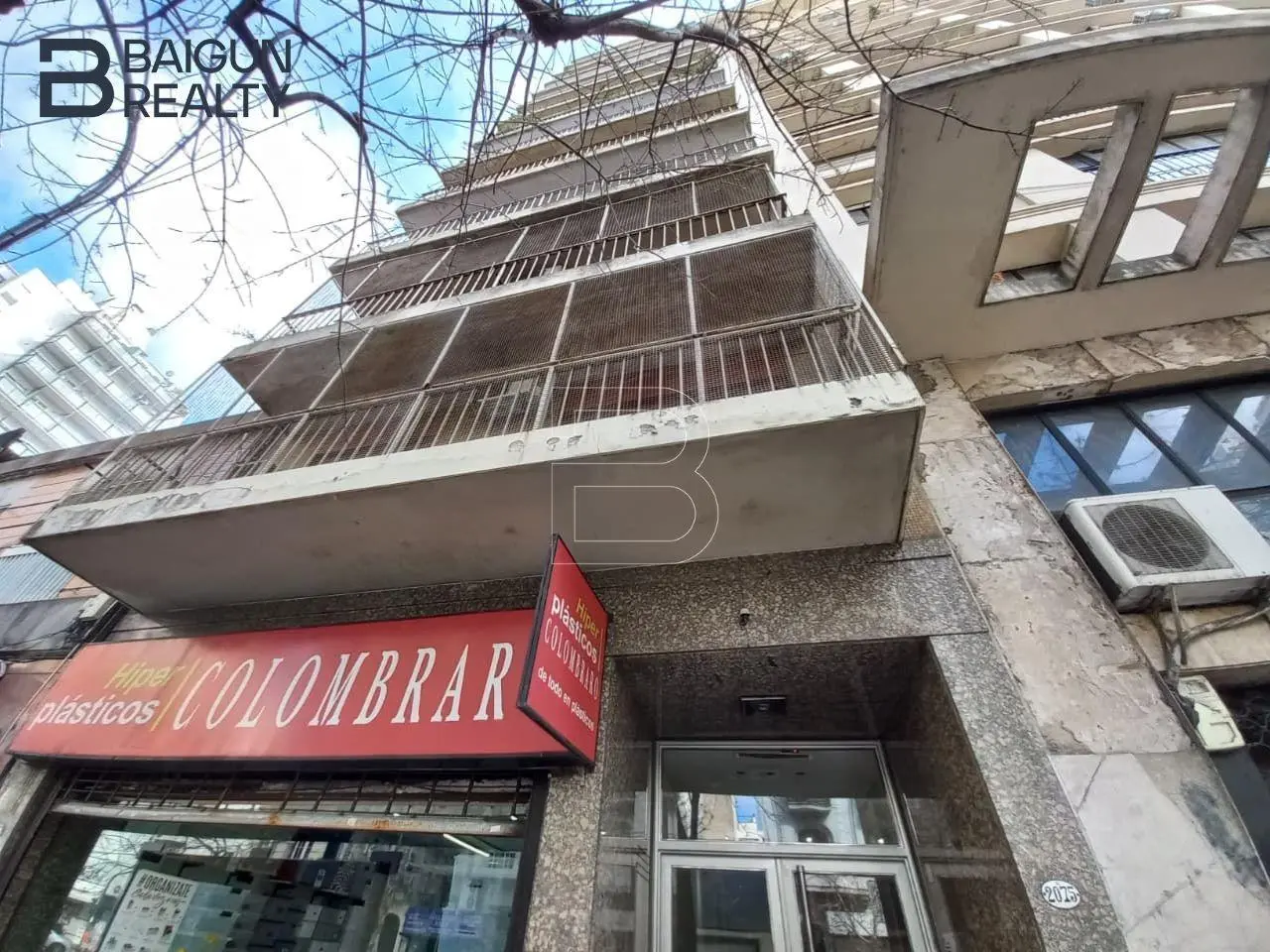 Departamento de 3 ambientes con dependencia y patio en venta en Balvanera 2