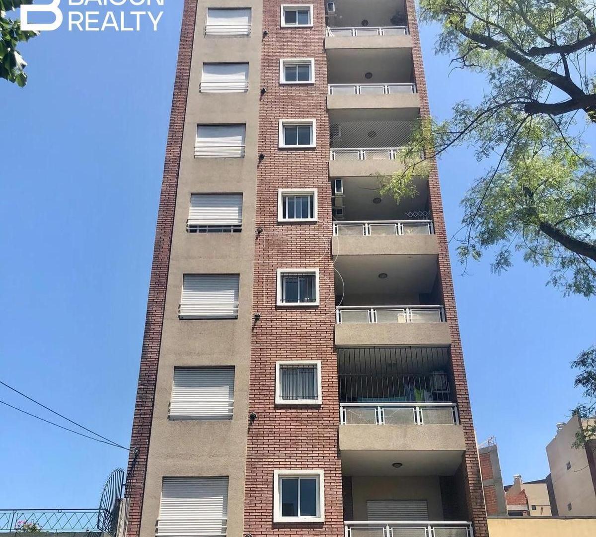 Departamento de 2 ambiente con cochera en alquiler en Villa Luro