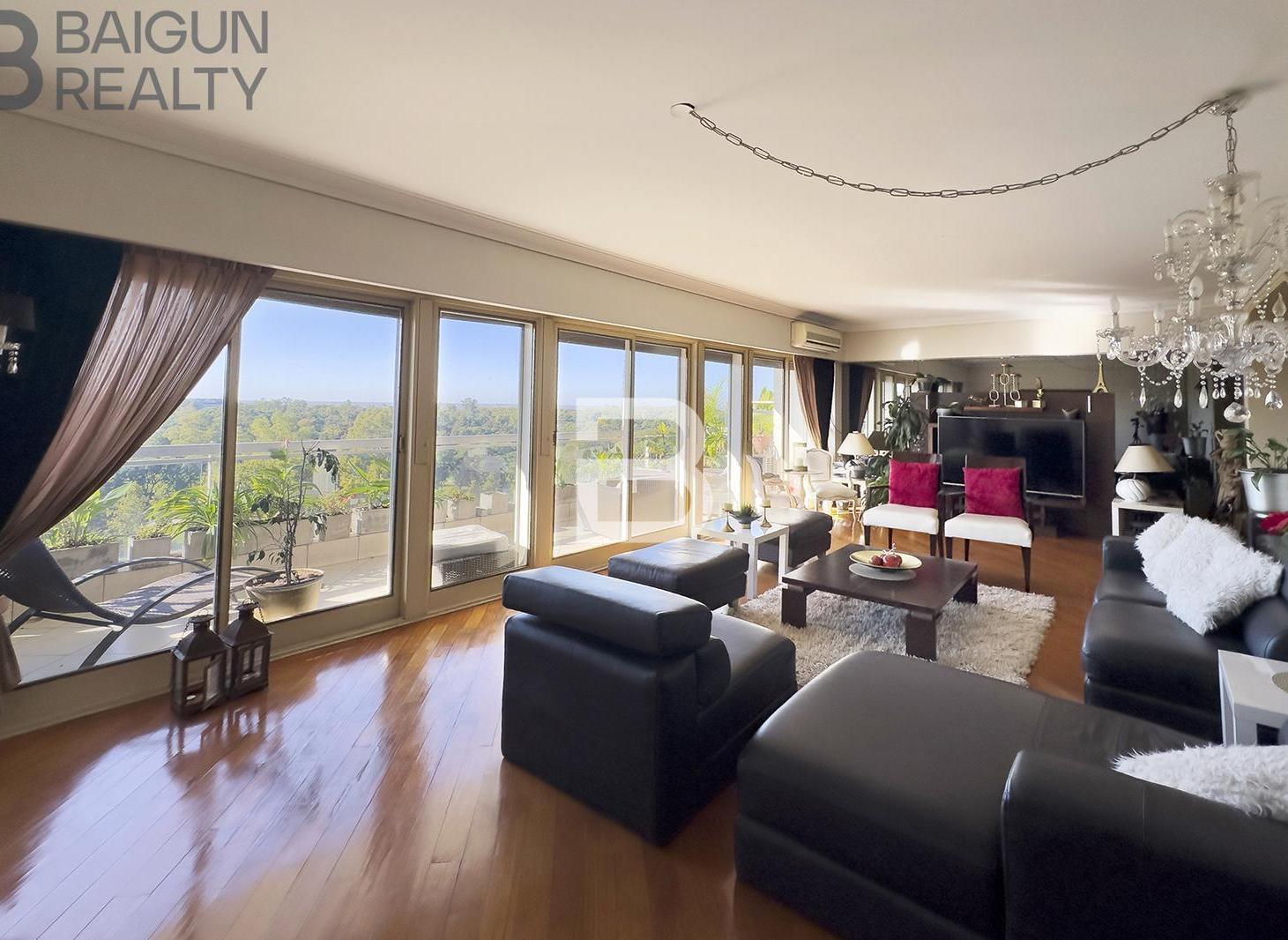 Piso de 5 ambientes con dependencia, playroom y 2 espacios guardacoches en venta en Belgrano