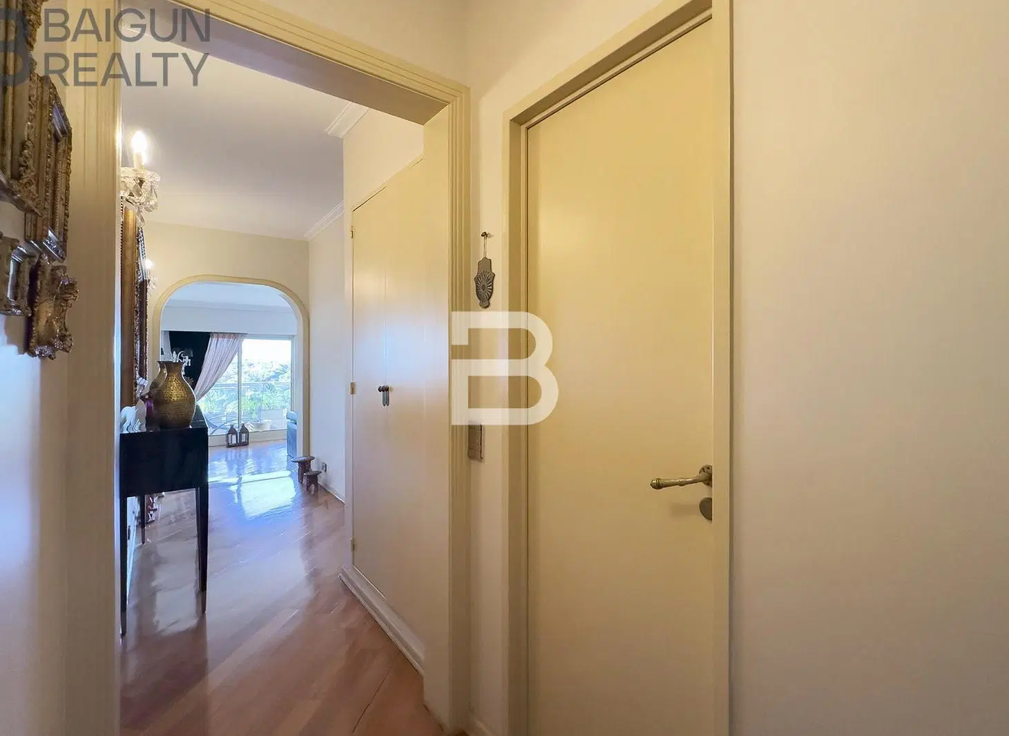 Piso de 5 ambientes con dependencia, playroom y 2 espacios guardacoches en venta en Belgrano 2