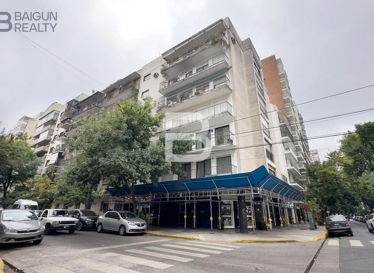 Piso de 5 ambientes con dependencia y cochera en venta en Las Cañitas 2