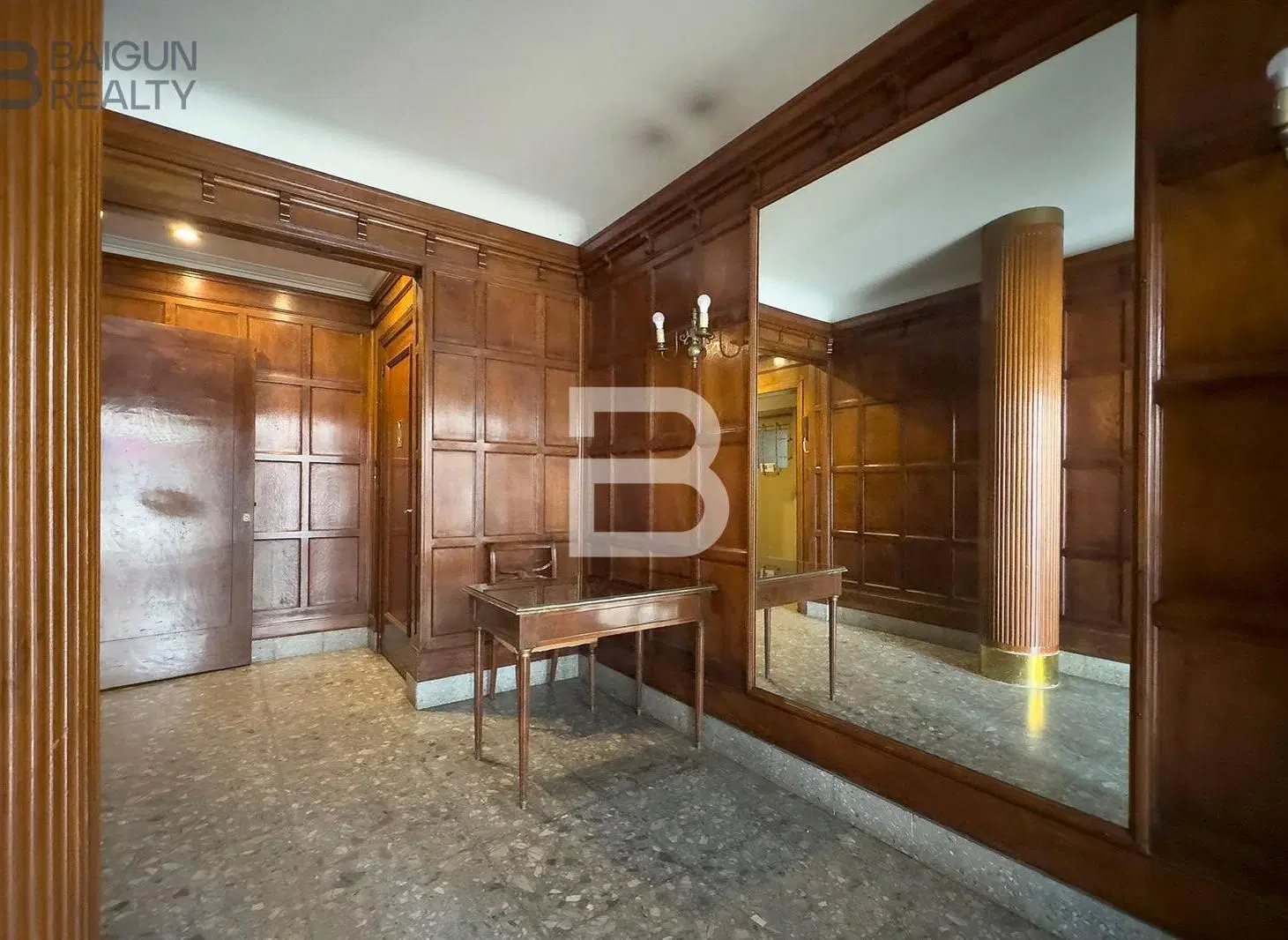 Piso de 5 ambientes con dependencia y cochera en venta en Las Cañitas 4
