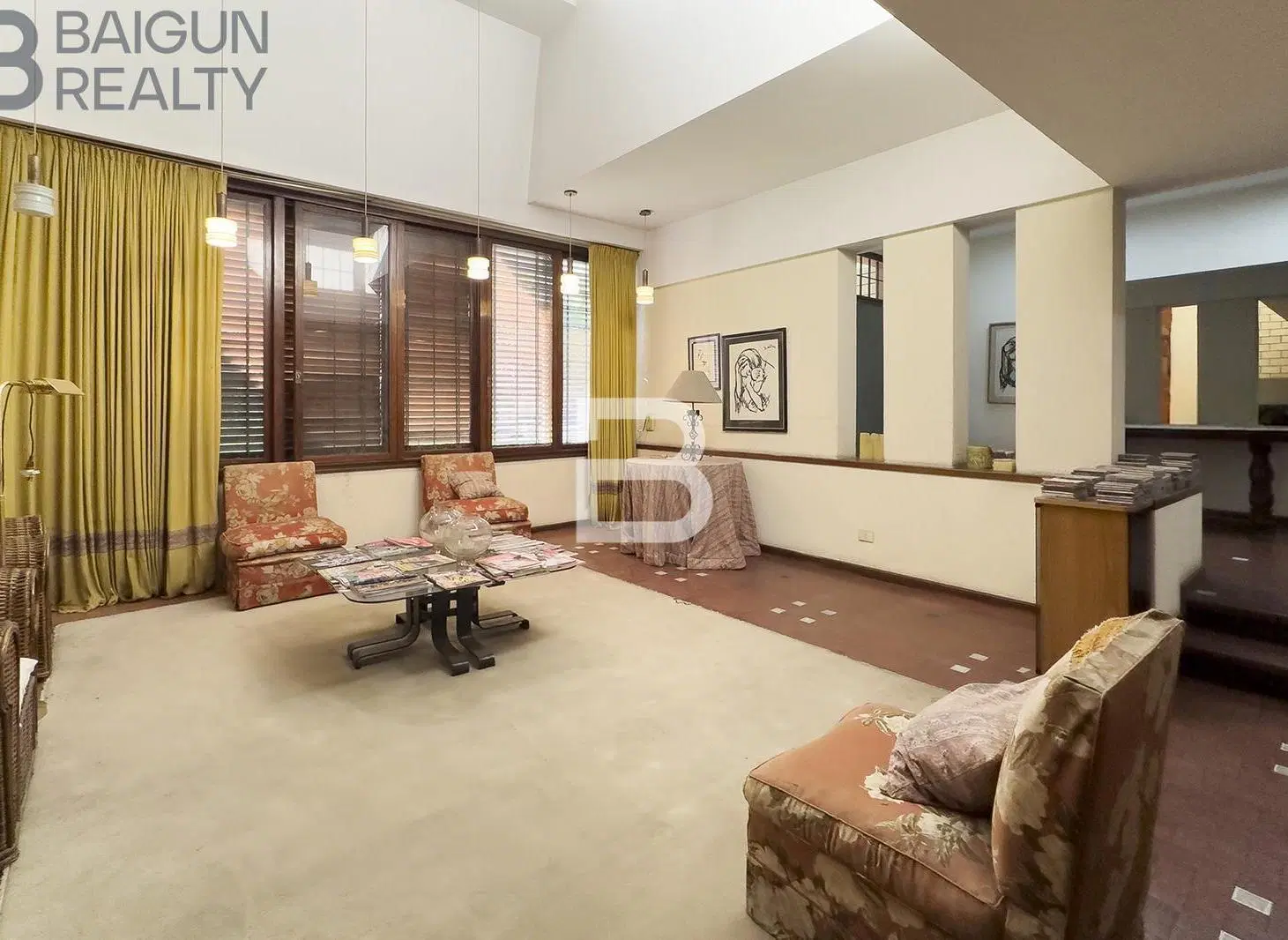 Casa de 5 ambientes con dependencia, escritorio, garage, terraza y patio con parque y parrilla 3