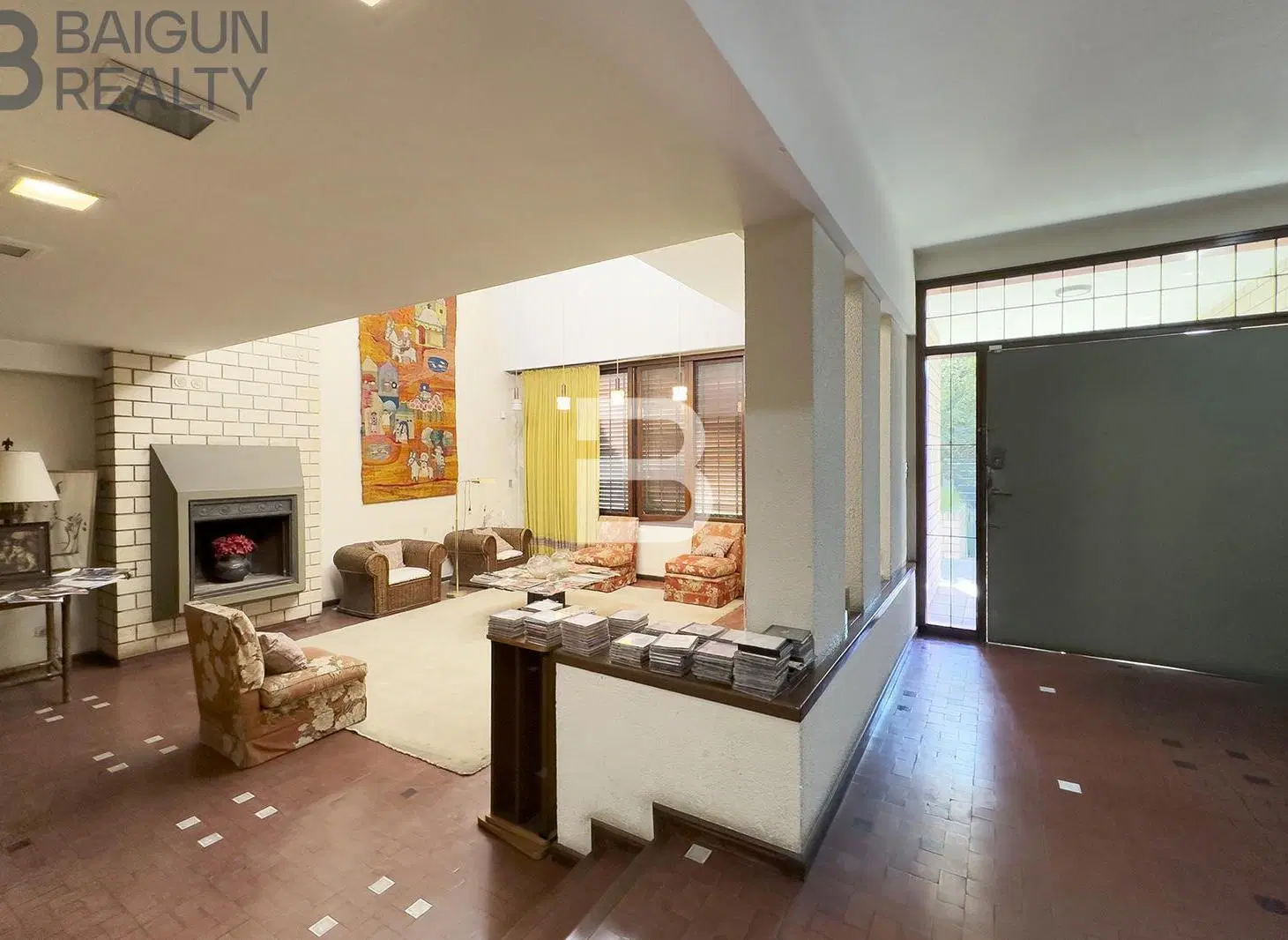 Casa de 5 ambientes con dependencia, escritorio, garage, terraza y patio con parque y parrilla 4