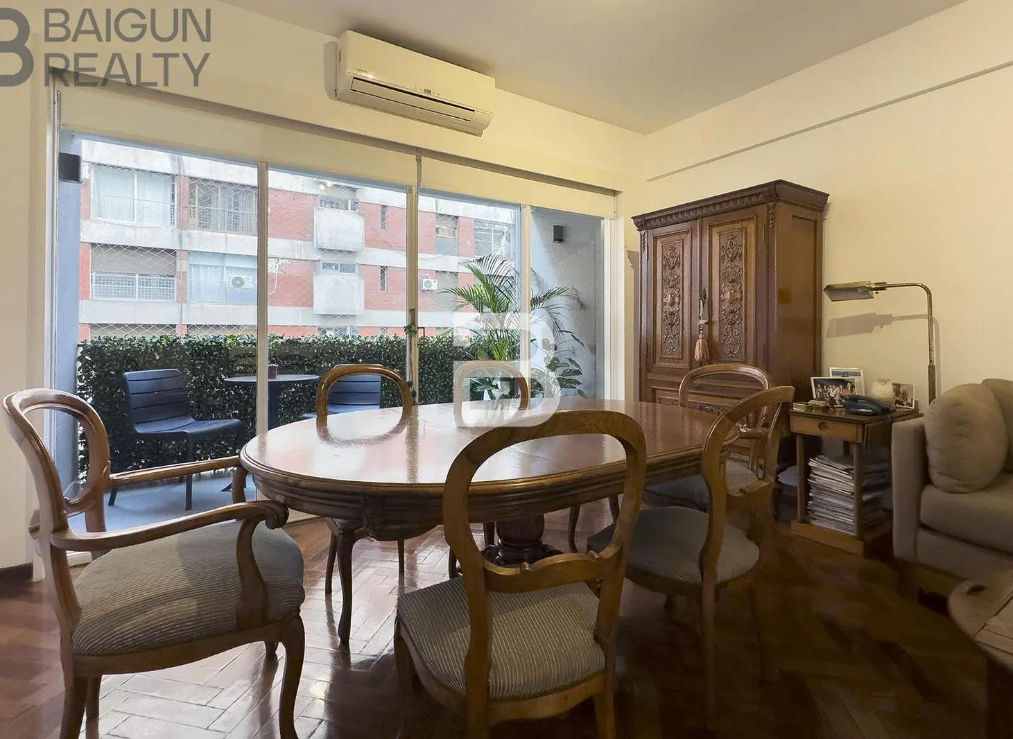 Departamento de 2 ambientes con escritorio, espacio guardacoche y baulera en venta en Retiro 4