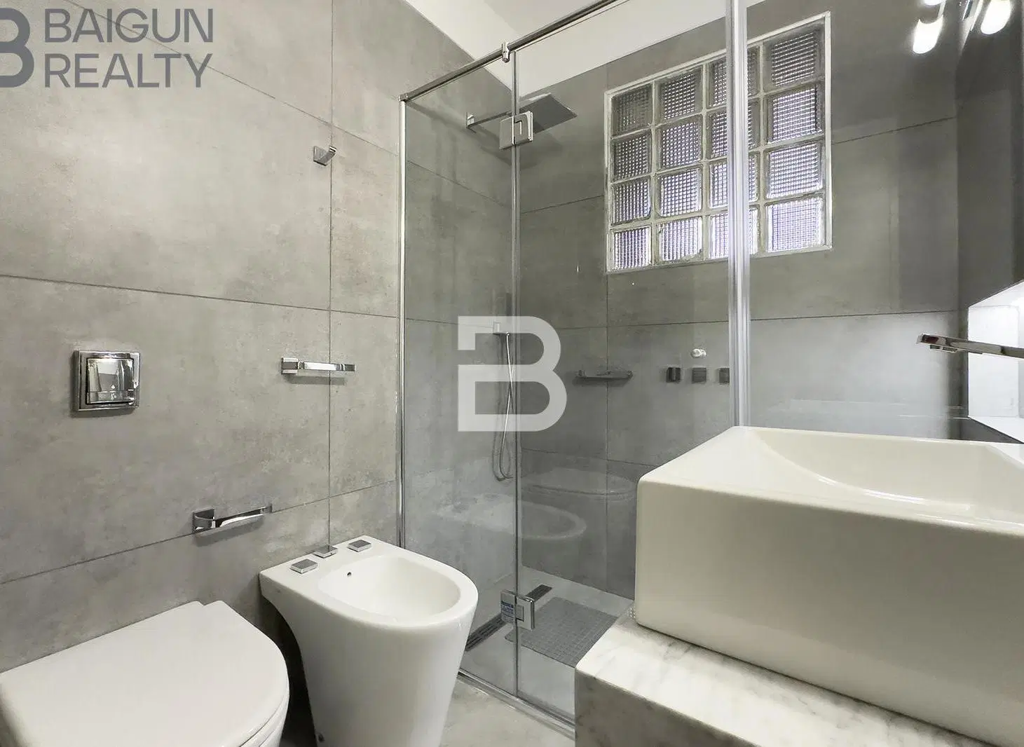 Departamento de 2 ambientes con escritorio, espacio guardacoche y baulera en venta en Retiro 5