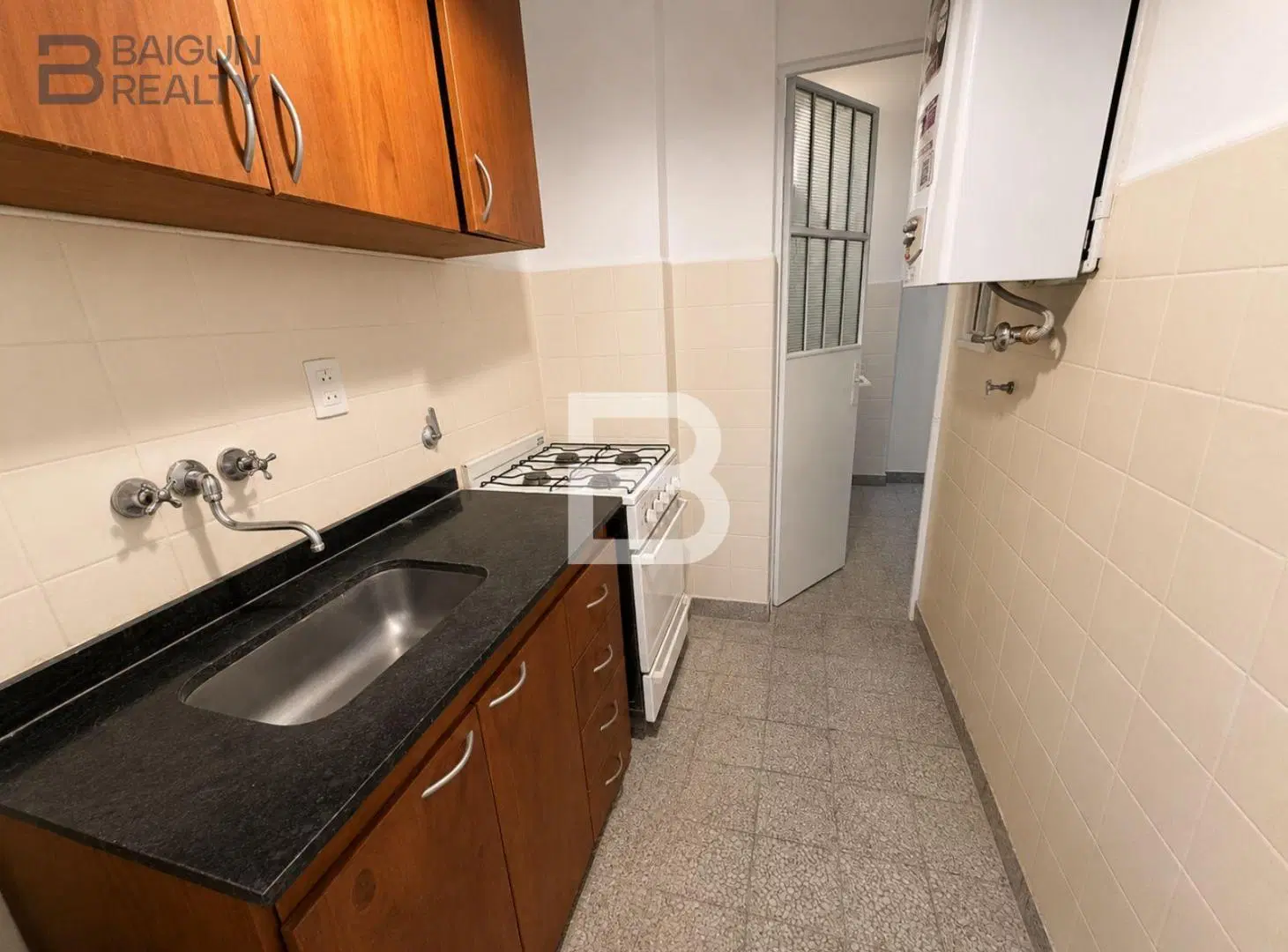 Departamento de 2 ambientes con patio en venta en Recoleta 4