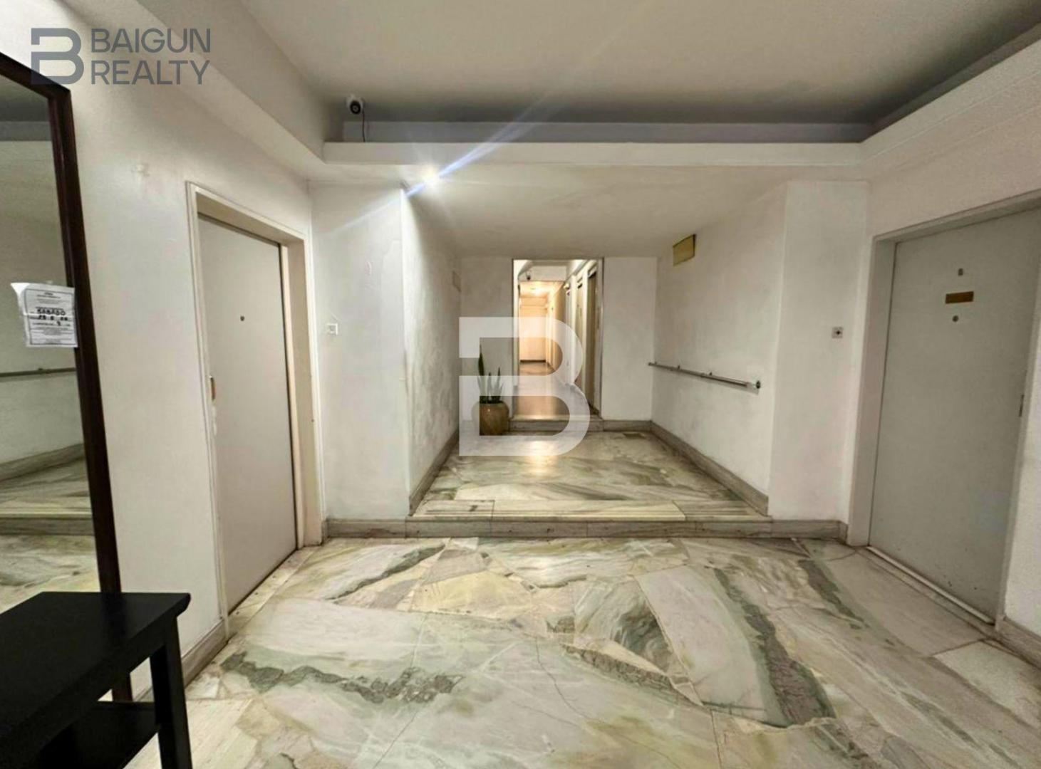 Departamento de 2 ambientes con patio en venta en Recoleta