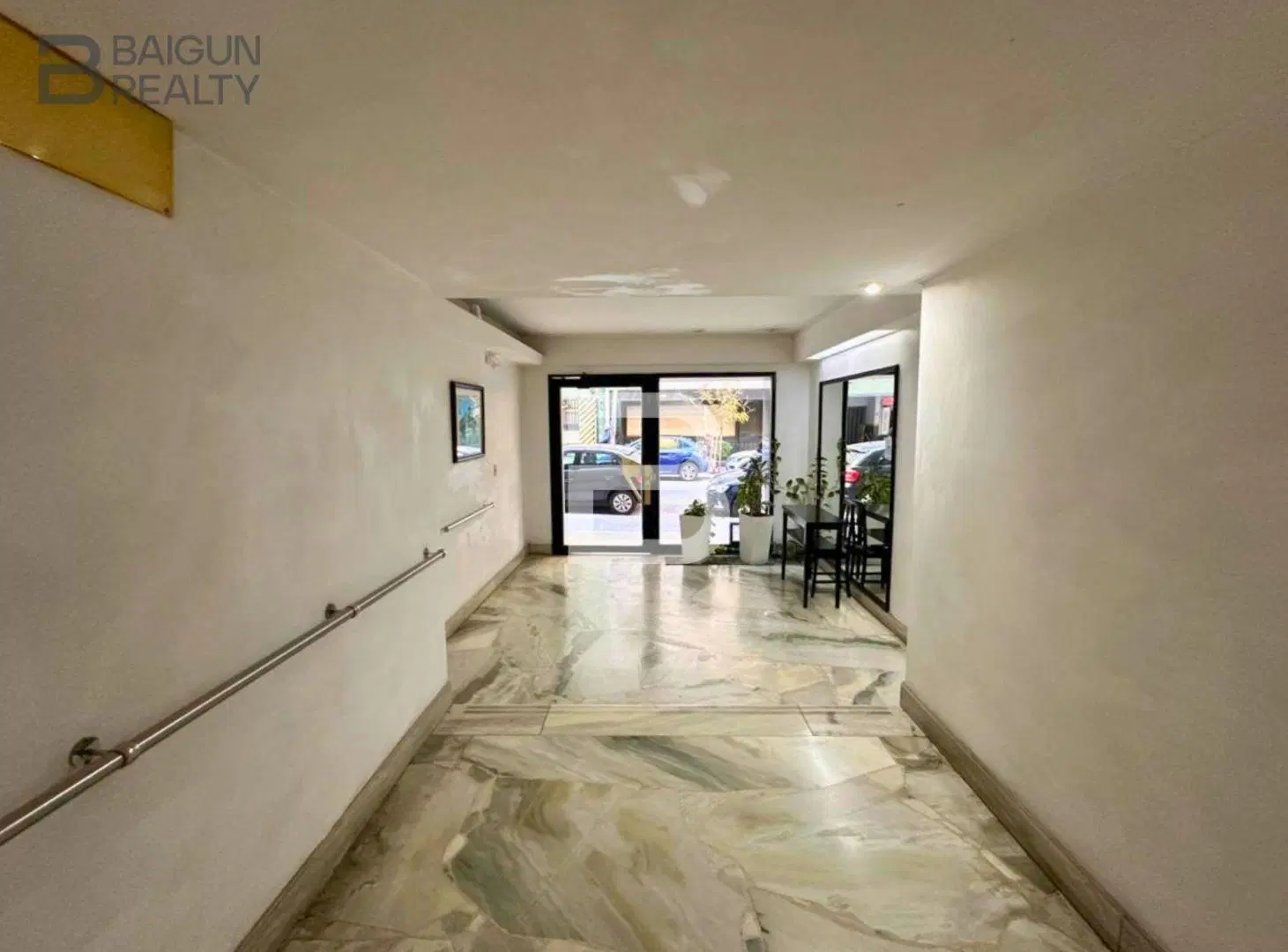 Departamento de 2 ambientes con patio en venta en Recoleta 5