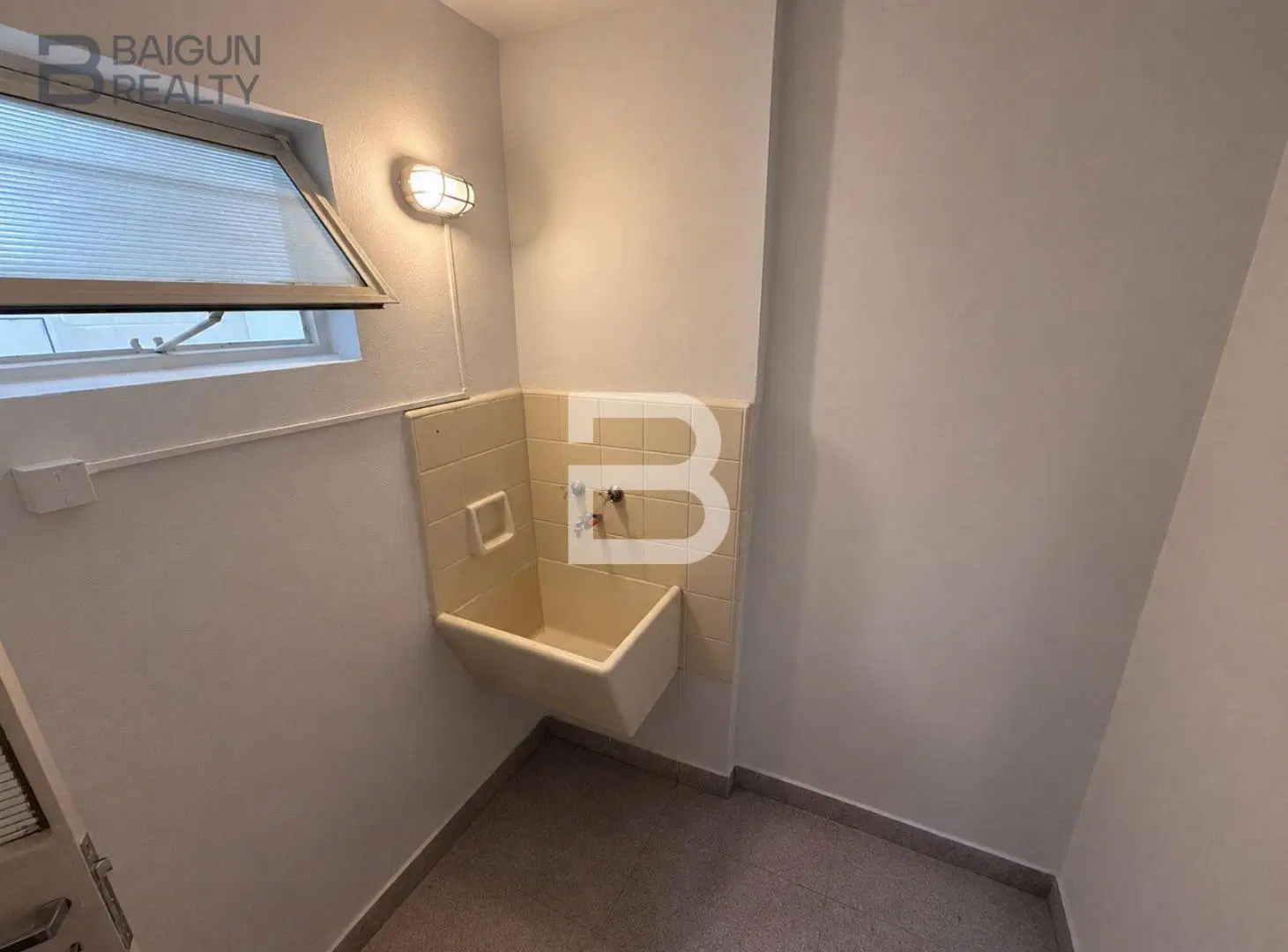 Departamento de 2 ambientes con patio en venta en Recoleta 3