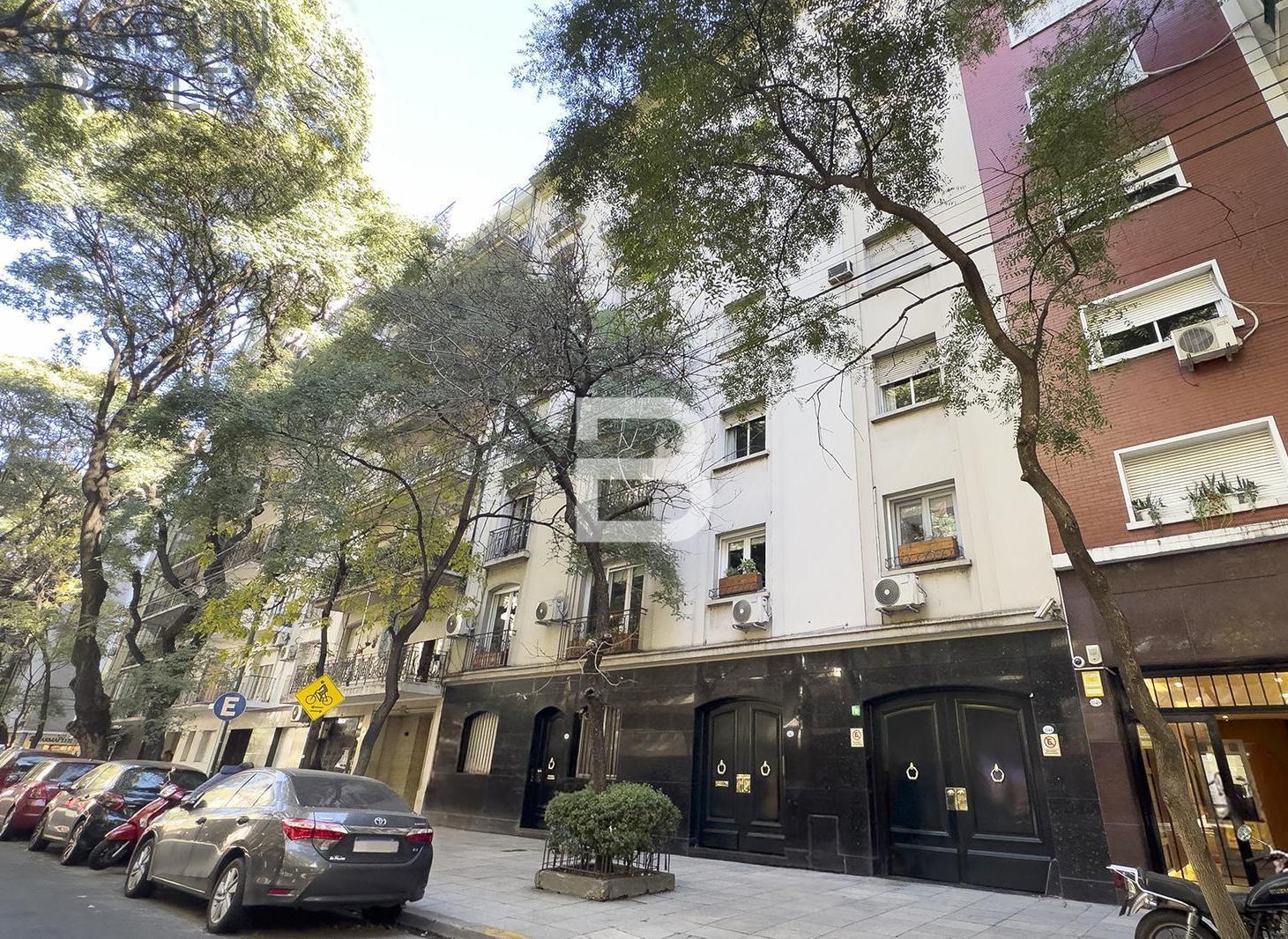 Departamento de 4 ambientes con cochera móvil y baulera en venta en Palermo