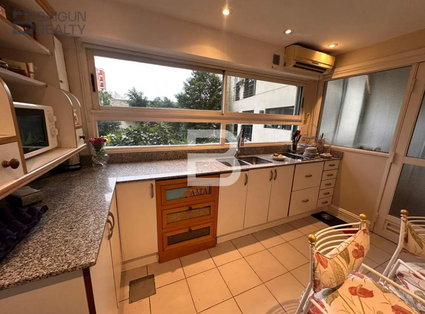 Departamento de 4 ambientes mas dependencia con 2 cocheras en alquiler en Nuñez 3