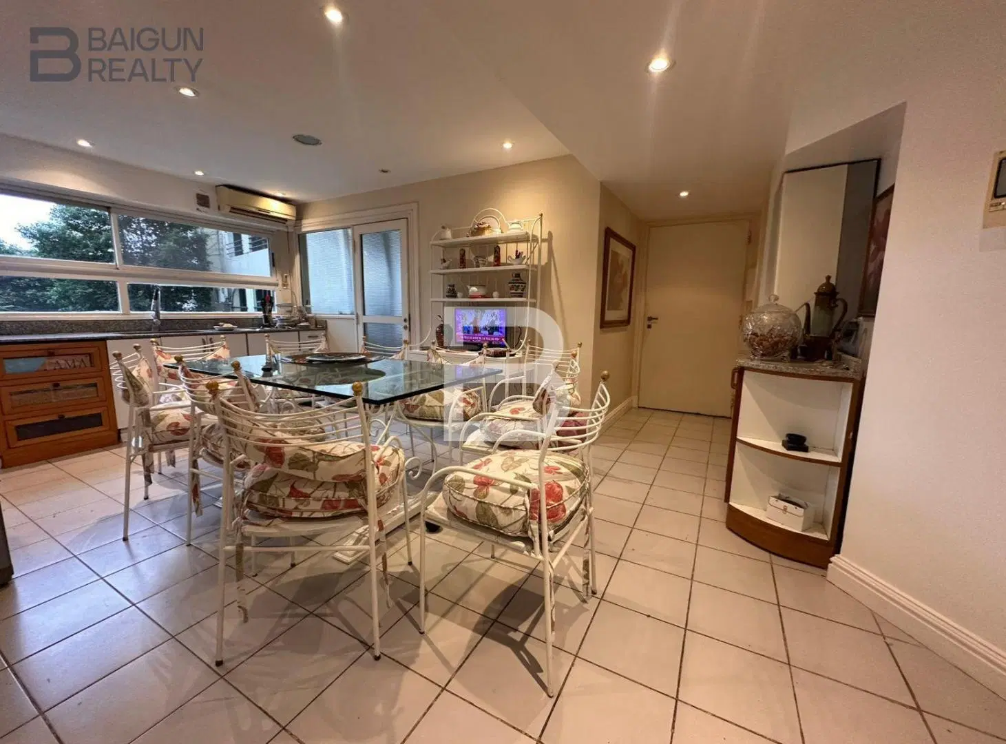 Departamento de 4 ambientes mas dependencia con 2 cocheras en alquiler en Nuñez 2