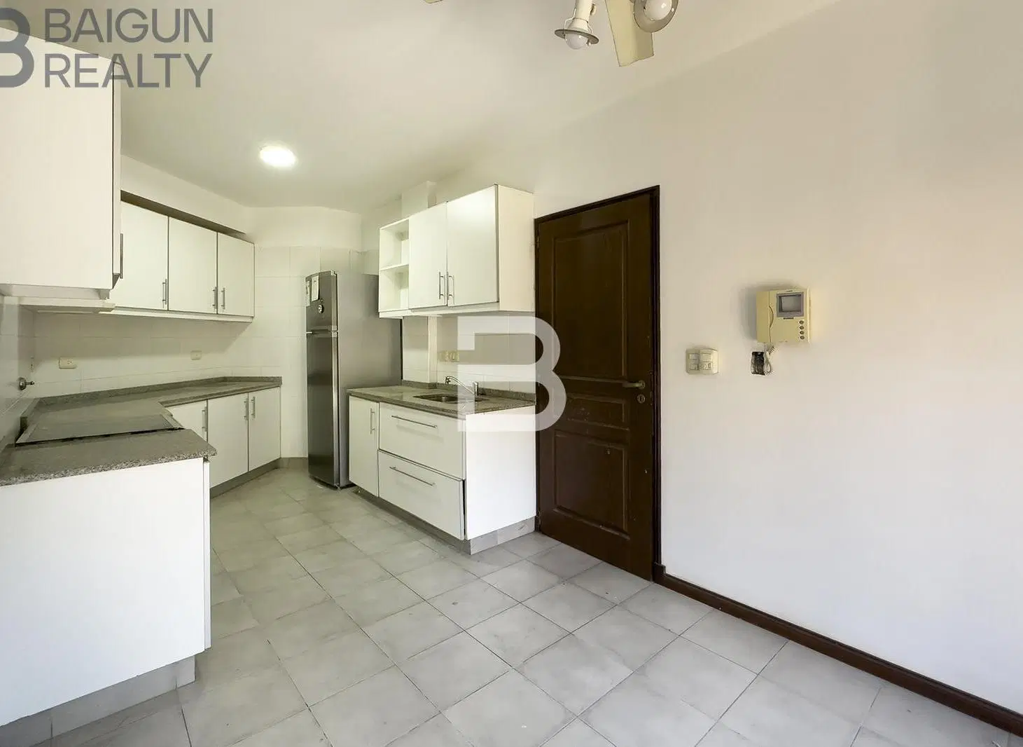 Duplex de 4 ambientes con dependencia, jardin, parrilla propia y cochera en venta en Colegiales 5