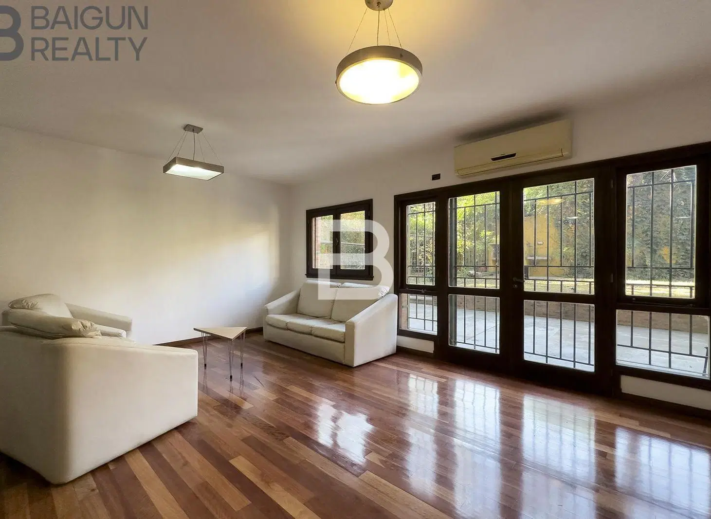 Duplex de 4 ambientes con dependencia, jardin, parrilla propia y cochera en venta en Colegiales 3