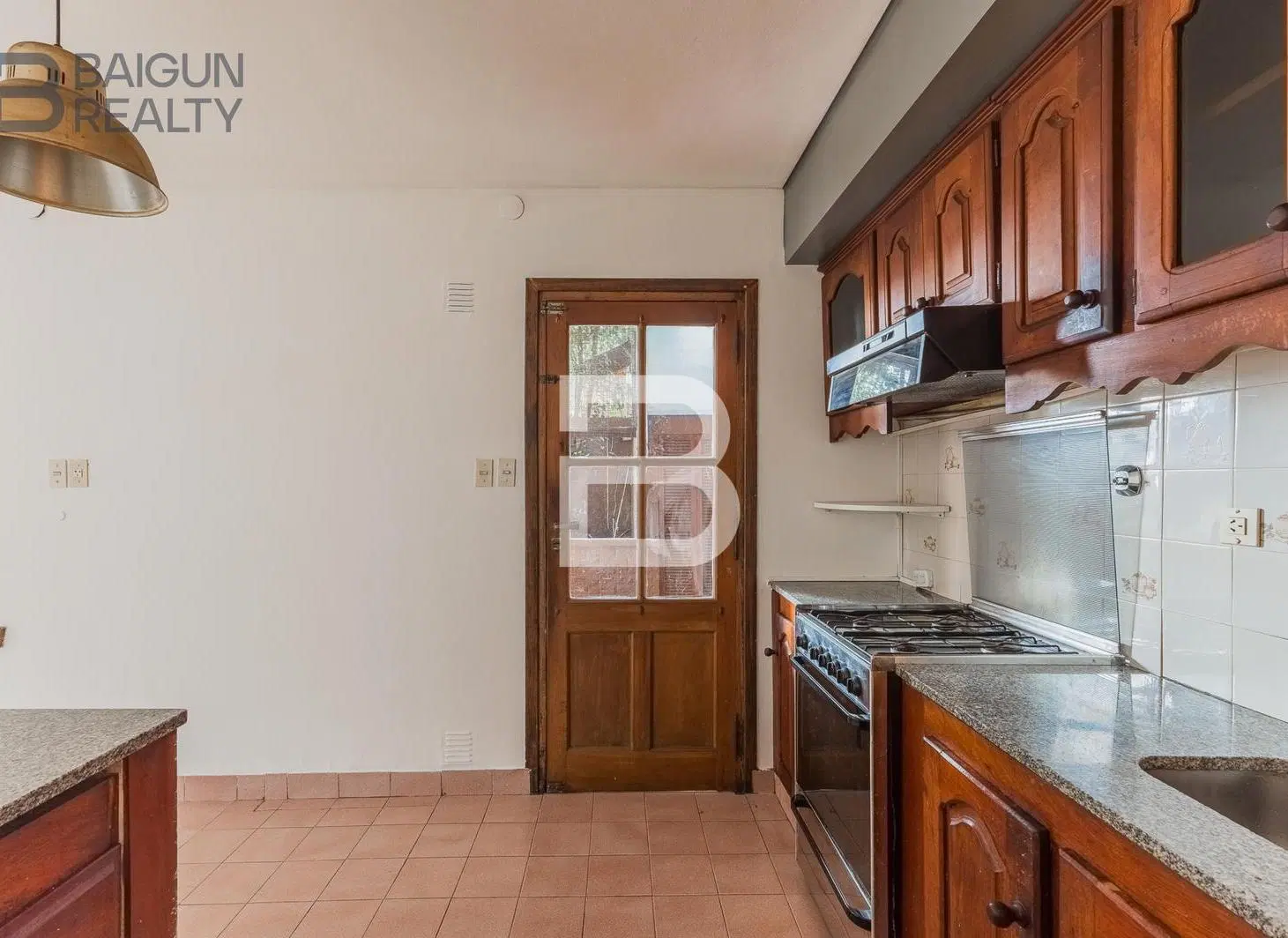 Venta PH 3 ambientes con patio en Villa del parque 8
