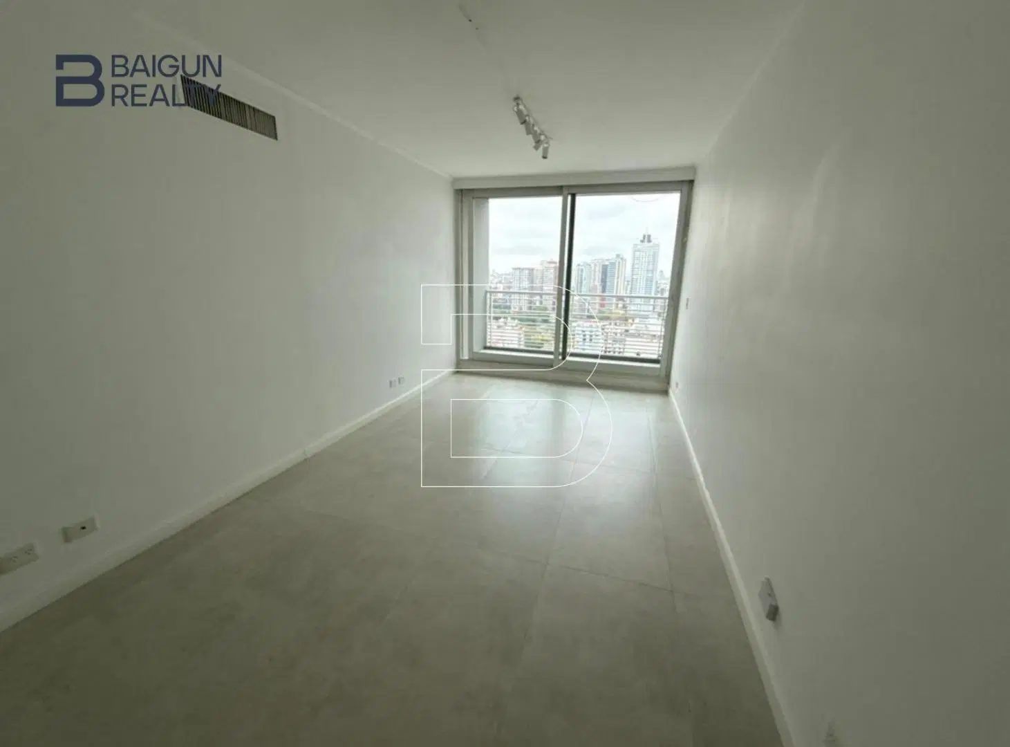 Departamento de 3 ambientes con cochera en alquiler en Palermo Chico 4