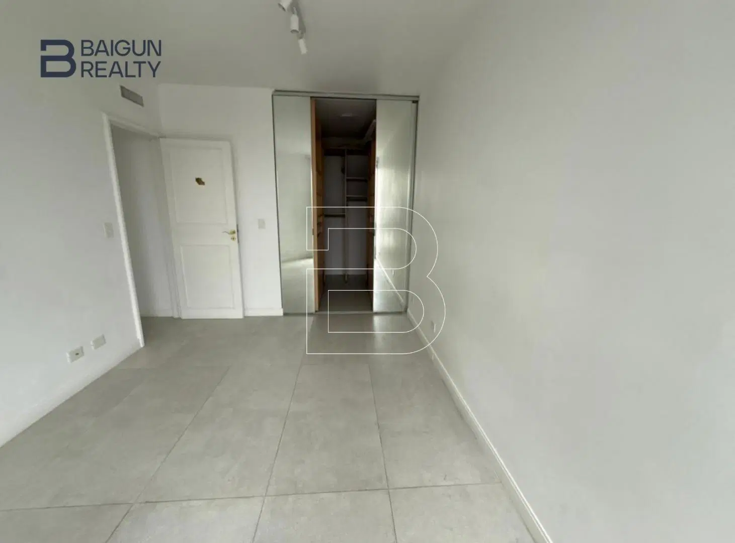 Departamento de 3 ambientes con cochera en alquiler en Palermo Chico 2