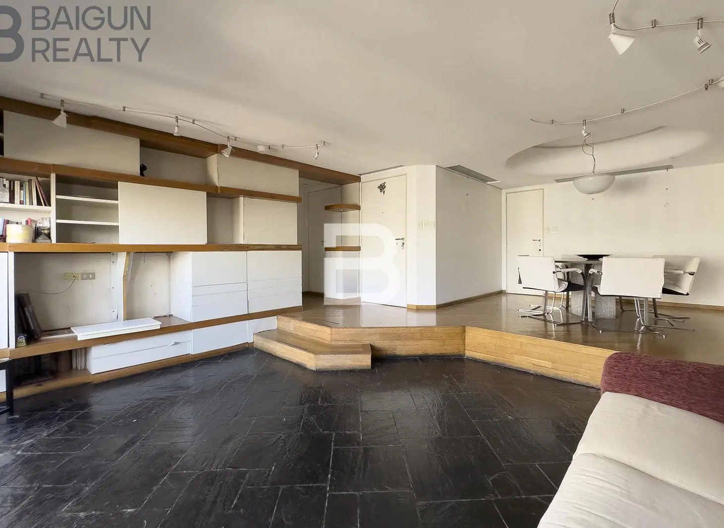 Venta Departamento de 3 ambientes con dependencia, cochera y baulera en Belgrano 2
