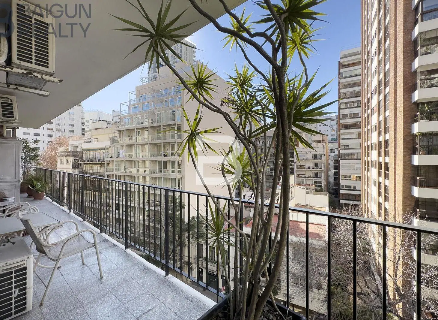 Venta 5 ambientes Piso Alto a Refaccionar con Cochera Fija en Belgrano 2