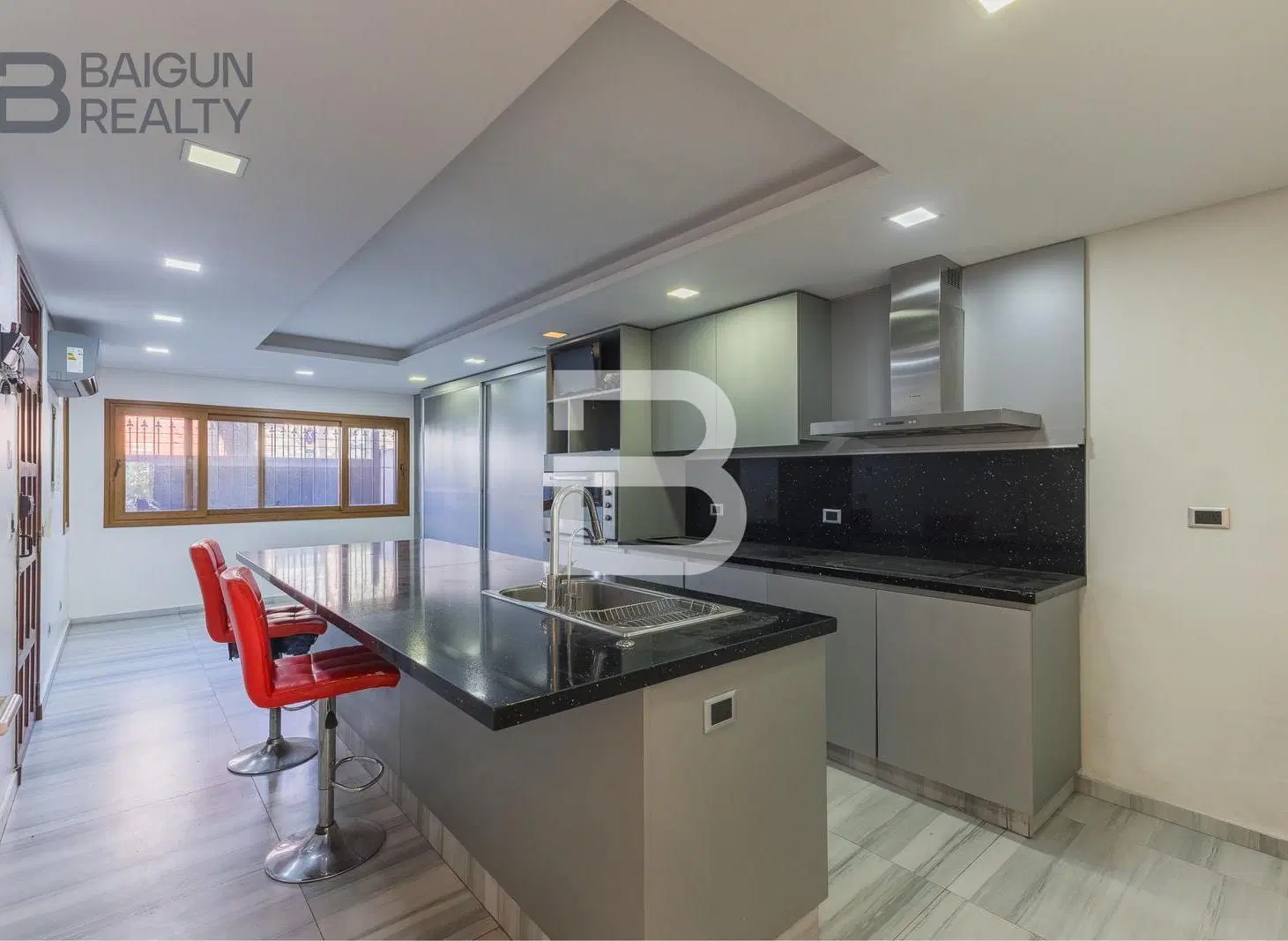 Venta Casa de 7 Ambientes en Villa Pueyrredón. Jardín, Pileta y Gran Quincho 2