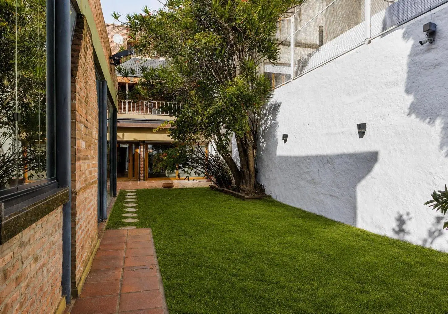 Venta Casa de 7 Ambientes en Villa Pueyrredón. Jardín, Pileta y Gran Quincho 4