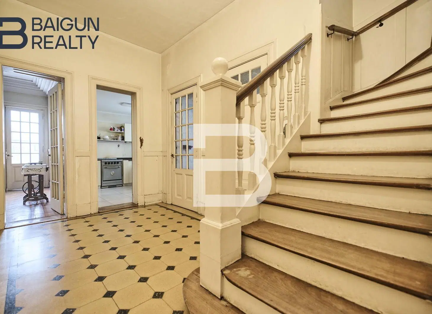 Casa de 7 ambientes con garage en venta en Parque Chacabuco 3