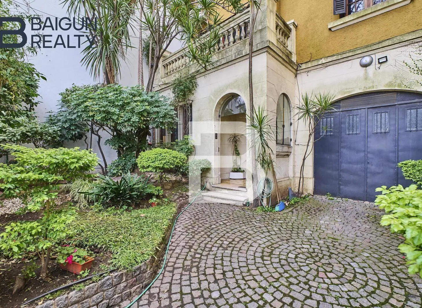 Casa de 7 ambientes con garage en venta en Parque Chacabuco 2