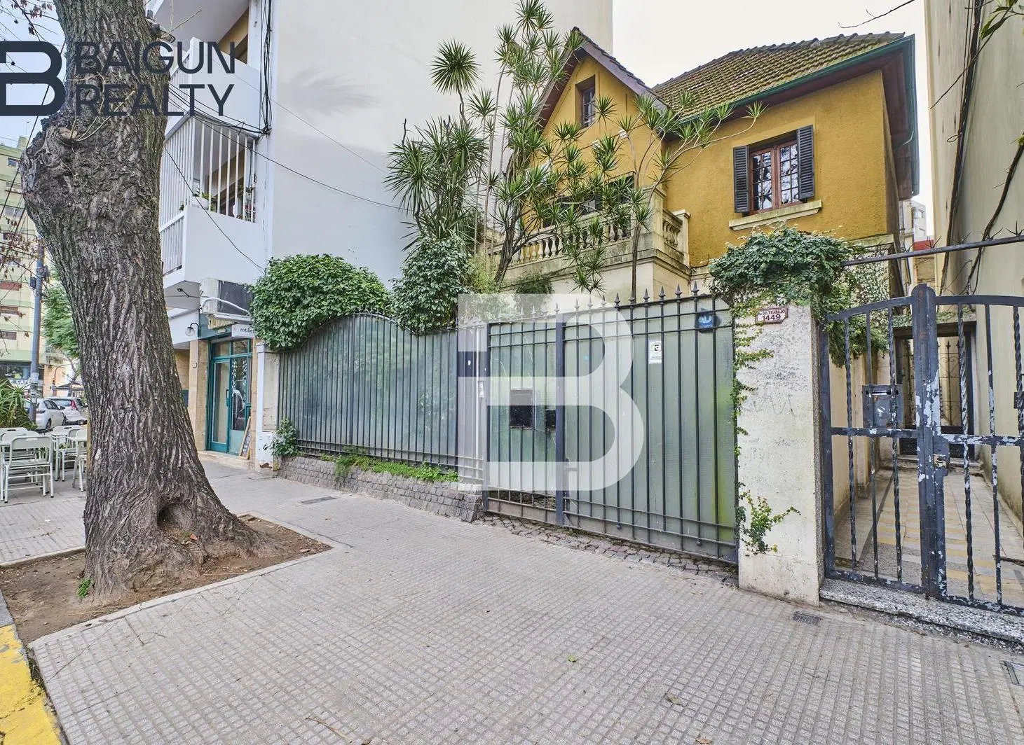 Casa de 7 ambientes con garage en venta en Parque Chacabuco 4