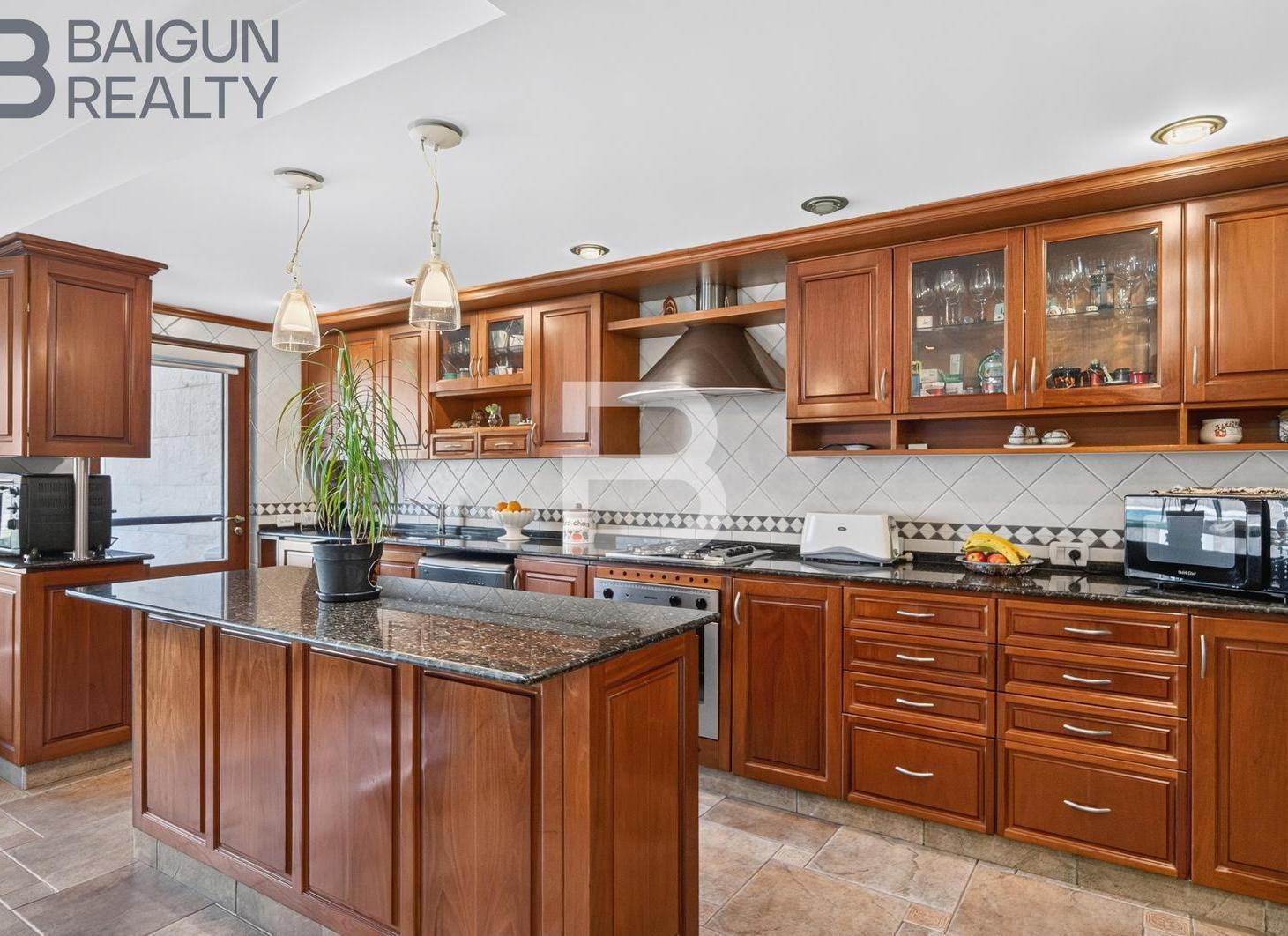 Foto de Venta Casa de Categoría en Villa Devoto 7 Ambientes con Parque, Quincho, imagen 4