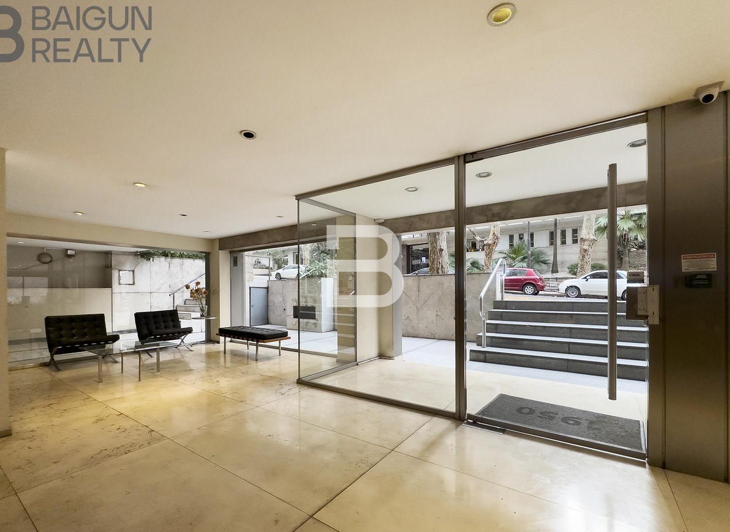 Foto de Alquiler Departamento de 5 ambientes con dependencia y cochera en, imagen 2
