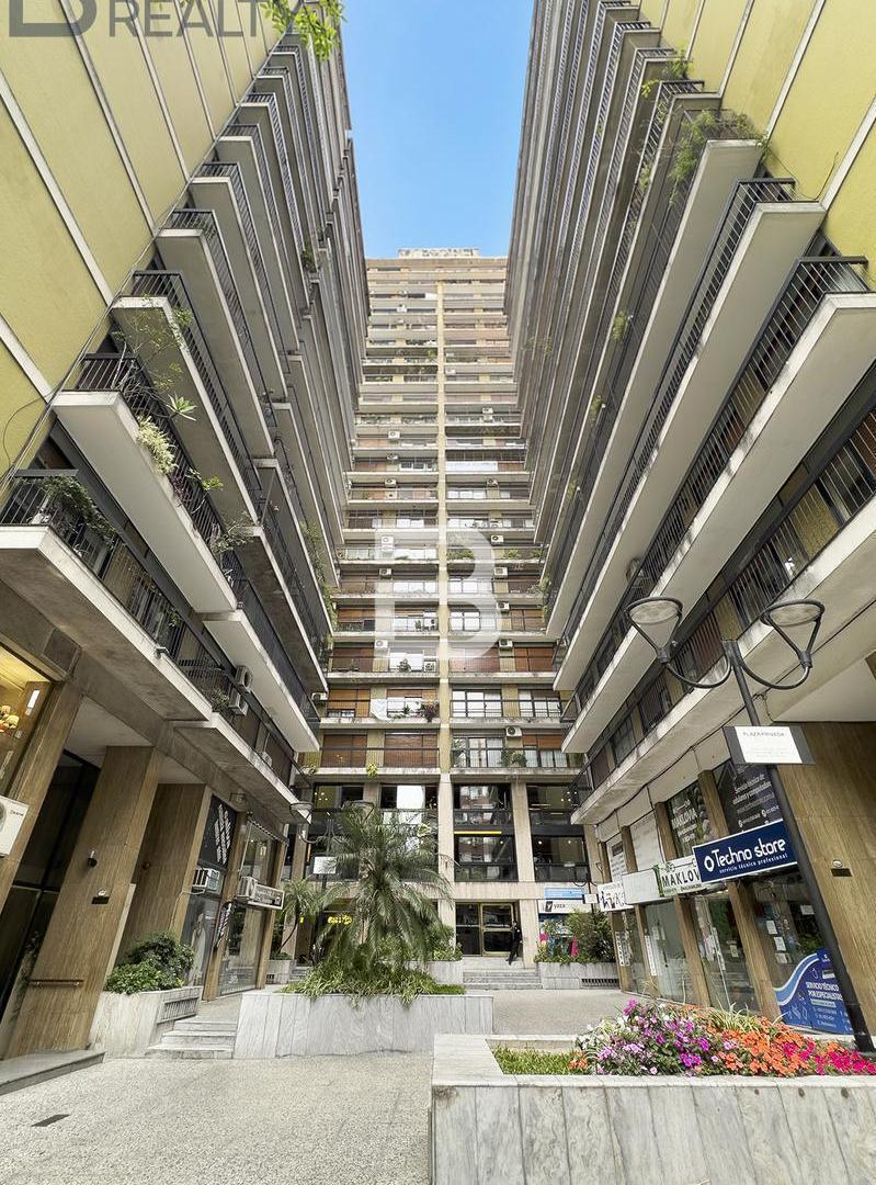 Foto de Venta Departamento de 5 ambientes con dependencia, cochera y baulera en, imagen 2