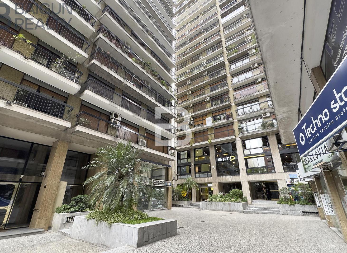 Foto de Venta Departamento de 5 ambientes con dependencia, cochera y baulera en, imagen 3