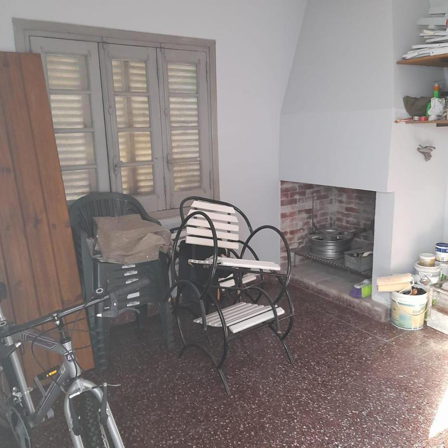 Casa 3 Ambientes con Jardín Al Fondo y Cochera en Venta 4