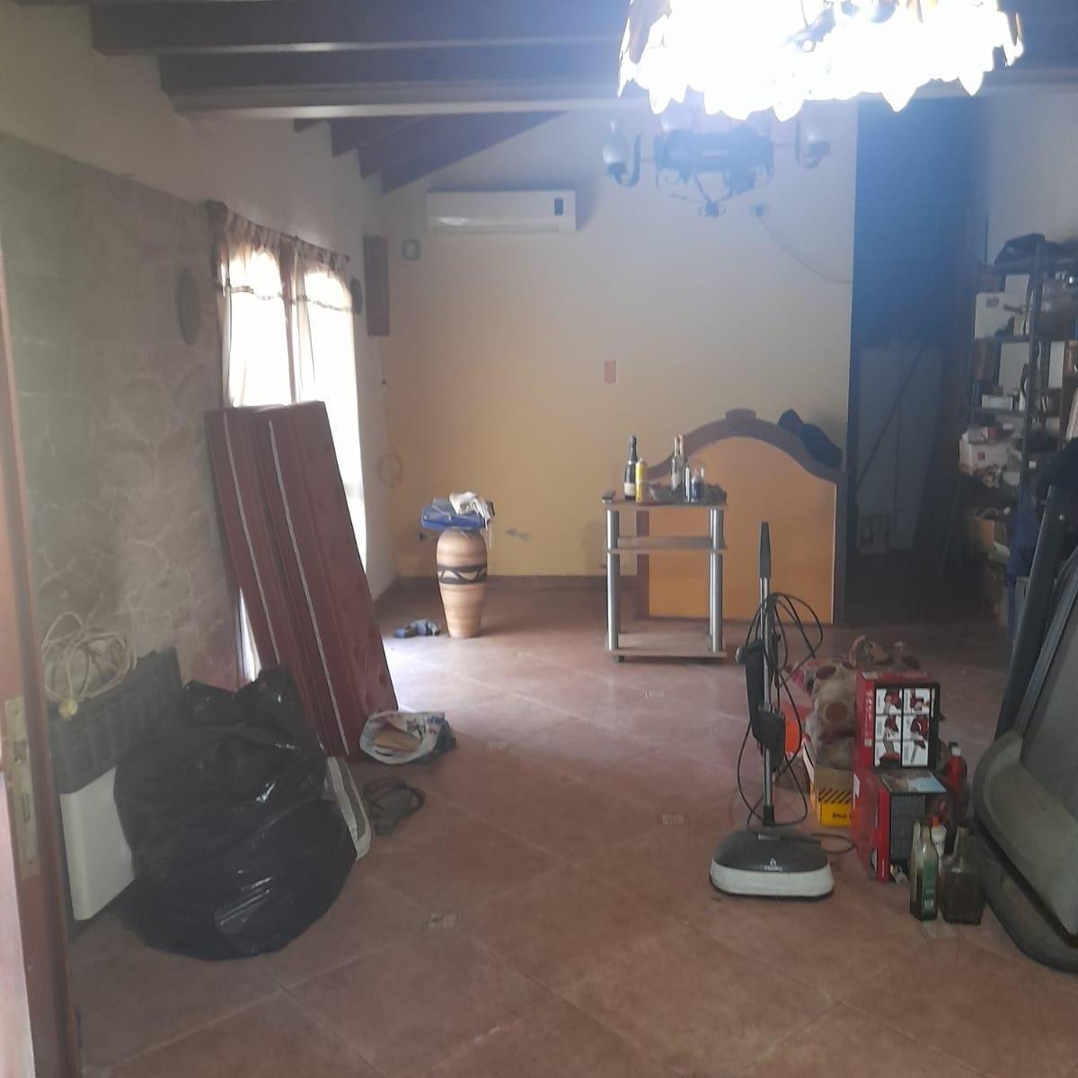 Venta Casa, Fcio. Varela. a 400 m de La Av San Martin. 4
