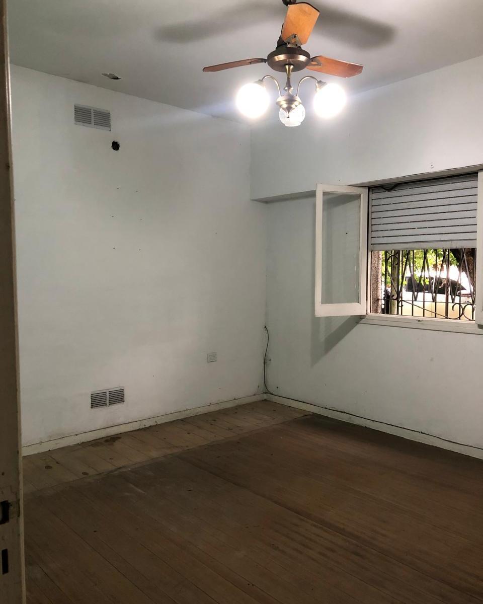 Casa en importante esquina en venta de 3 ambientes, Quilmes oeste.