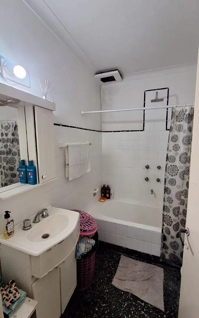 CASA EN VENTA - CALLE SAN LUIS 9 FLORENCIO VARELA 5