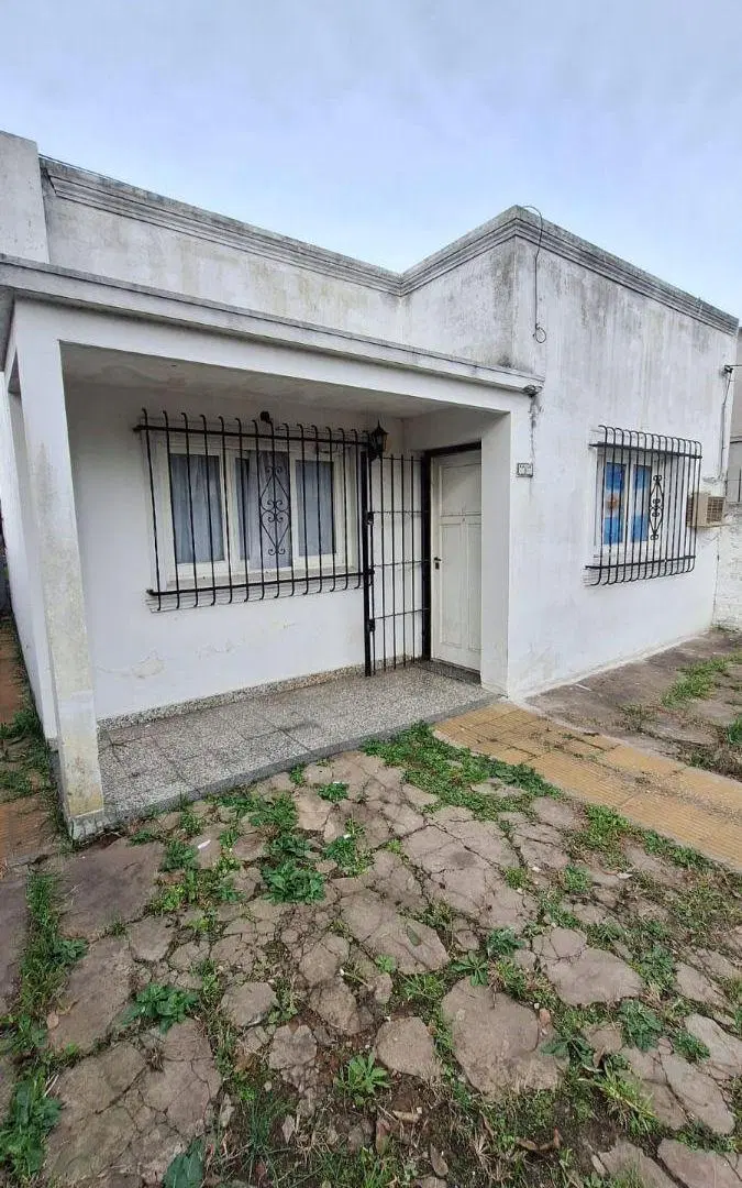 CASA EN VENTA - CALLE SAN LUIS 9 FLORENCIO VARELA 2