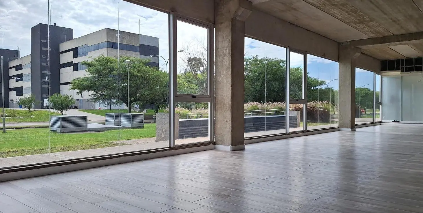 OFICINA PLANTA BAJA DE 285 M2 CON PORTON INDEPENDIENTE EN ALQUILER PARQUE EMPRESARIAL AEROPUERTO 2