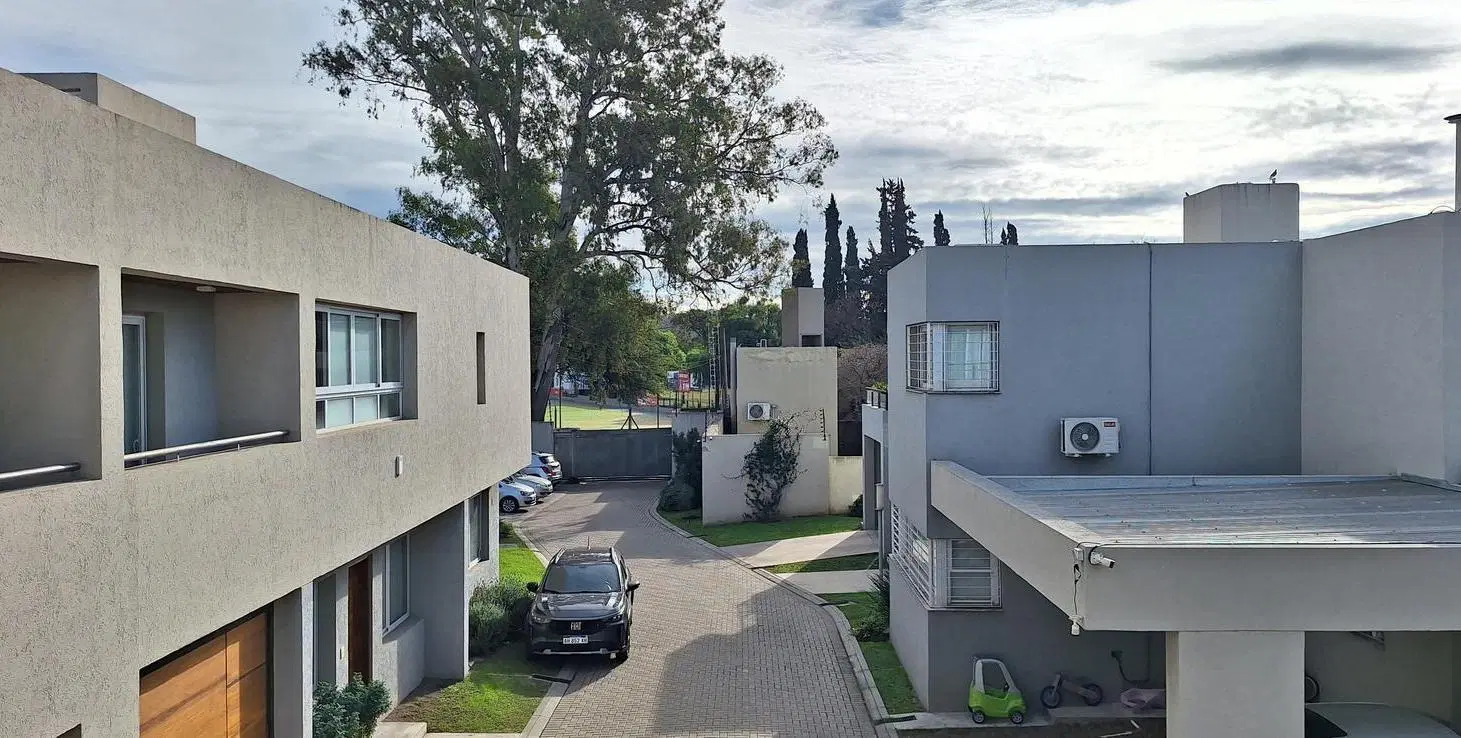 CASA EN VENTA 3 DORMITORIOS HOUSING VILLA BELGRANO 1