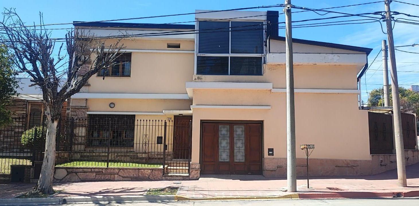 CASA EN VENTA 4 DORMITORIOS BARRIO MAIPÚ 2