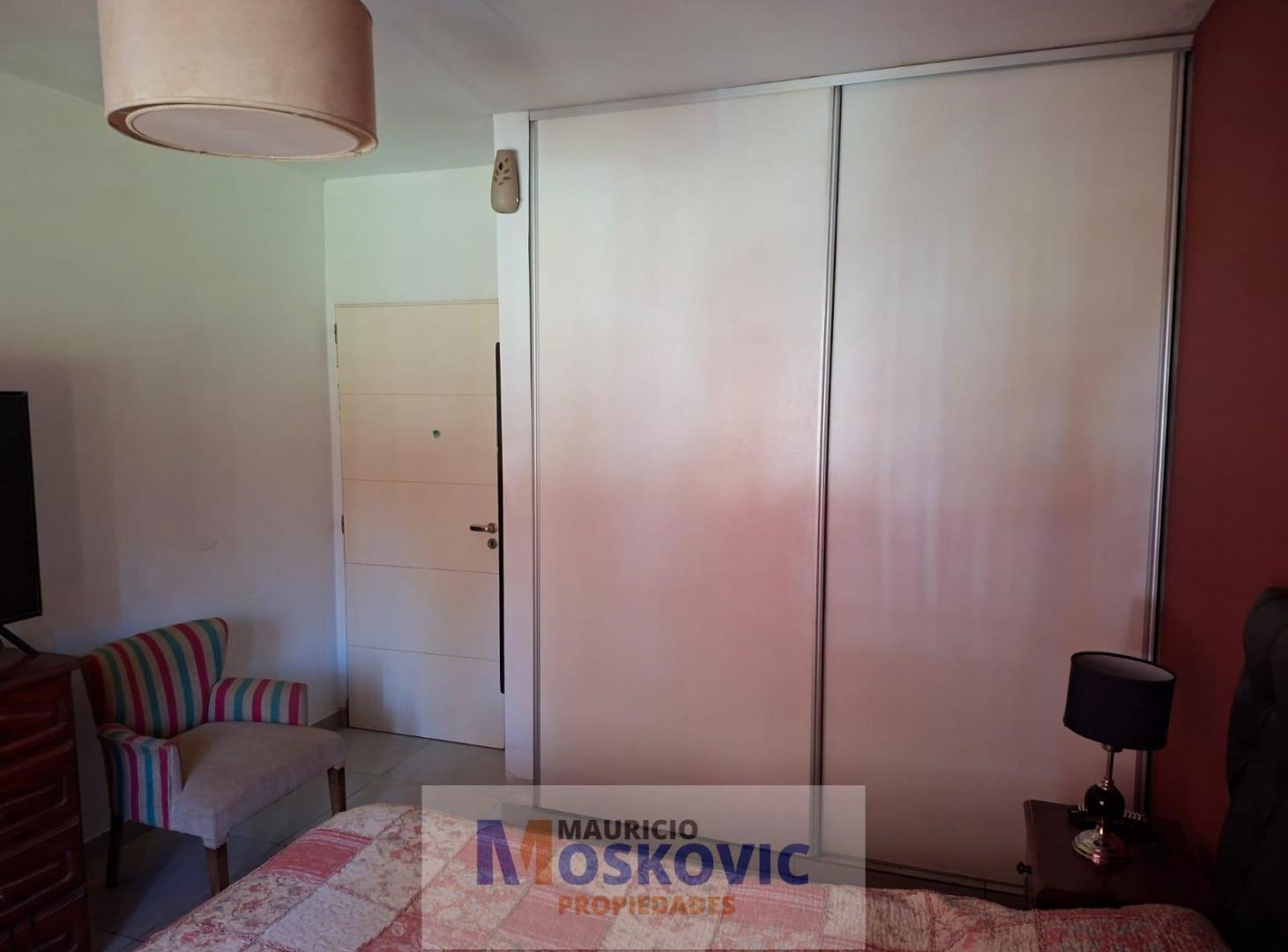 Foto de Casa Familiar en alquiler - 3 ambientes con parque, imagen 3