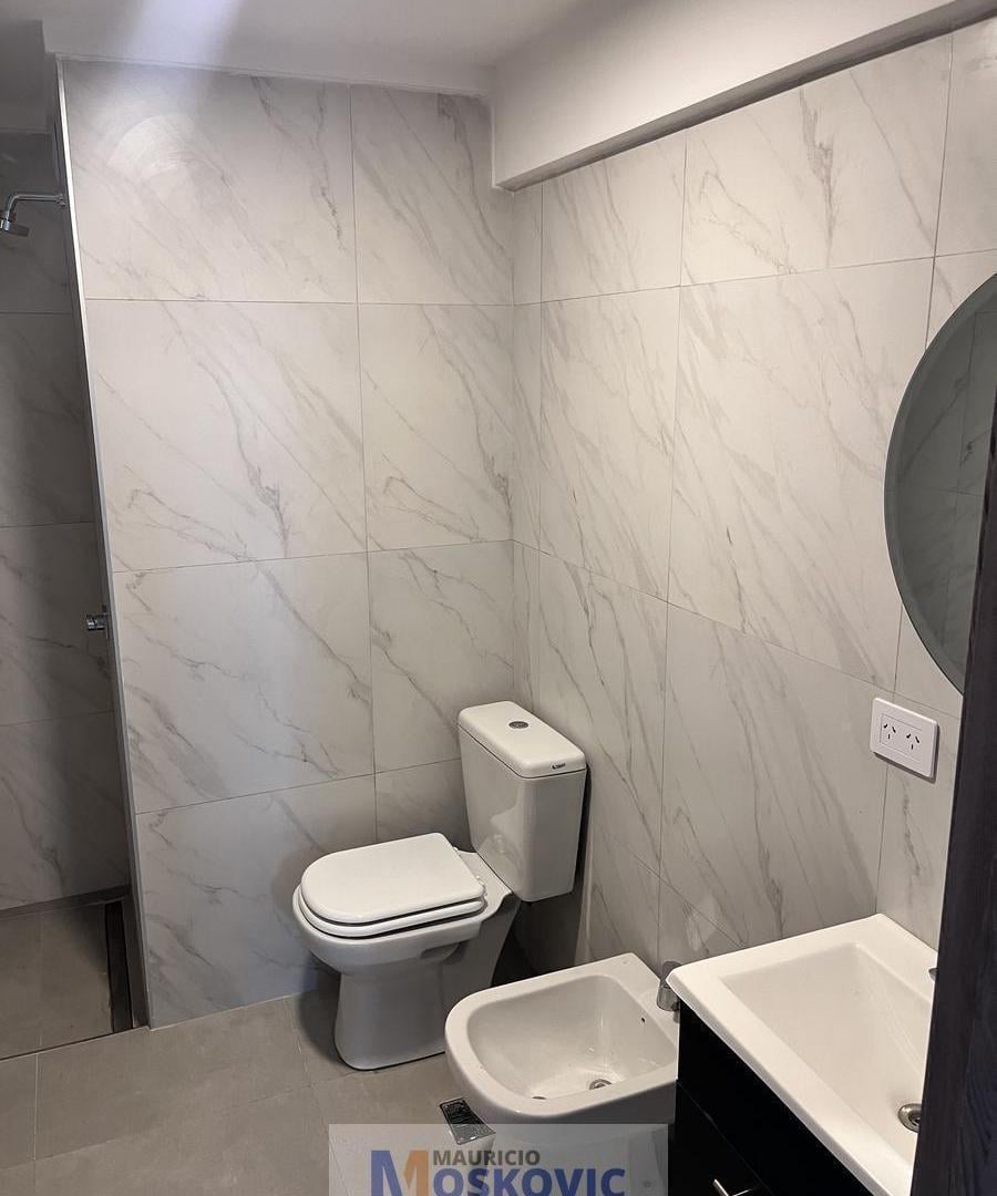 Foto de DEPARTAMENTO 2 AMBIENTES A ESTRENAR EN MORENO CENTRO CON COCHERA, imagen 2