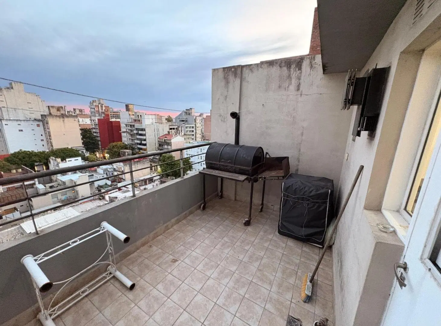 MONOA. CON PATIO Y BALCON 1