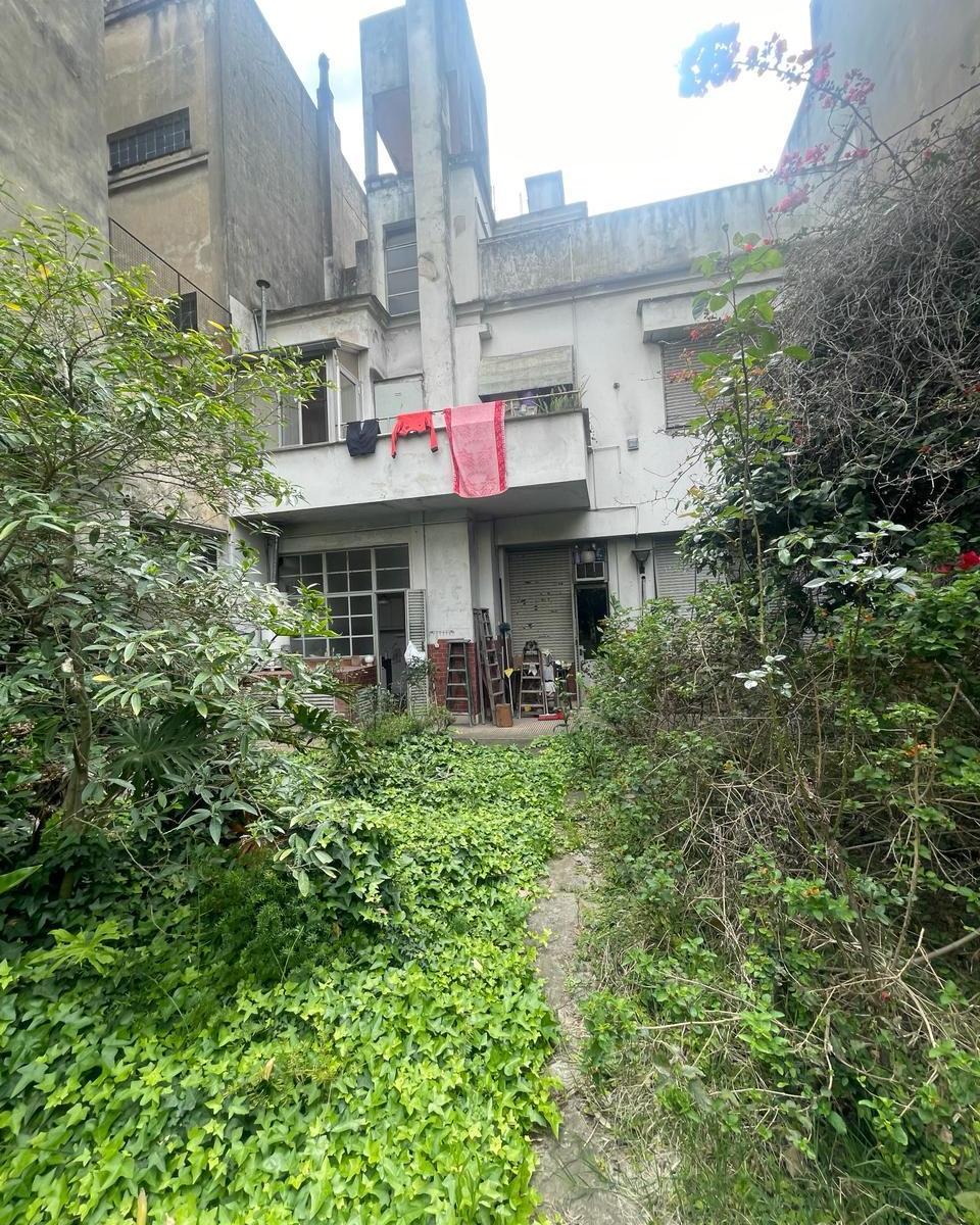 Venta Casona Chacabuco y Av Caseros, 3 Plantas con Cochera San Telmo 3