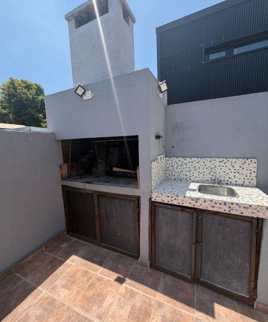 Alquiler de casa 4 ambientes en zona Parque Patricios, uspallata al 2400